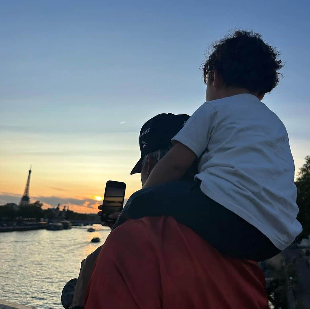 ケリア・モニーツのインスタグラム：「Paris in September 😭🤍 a true dream xx」
