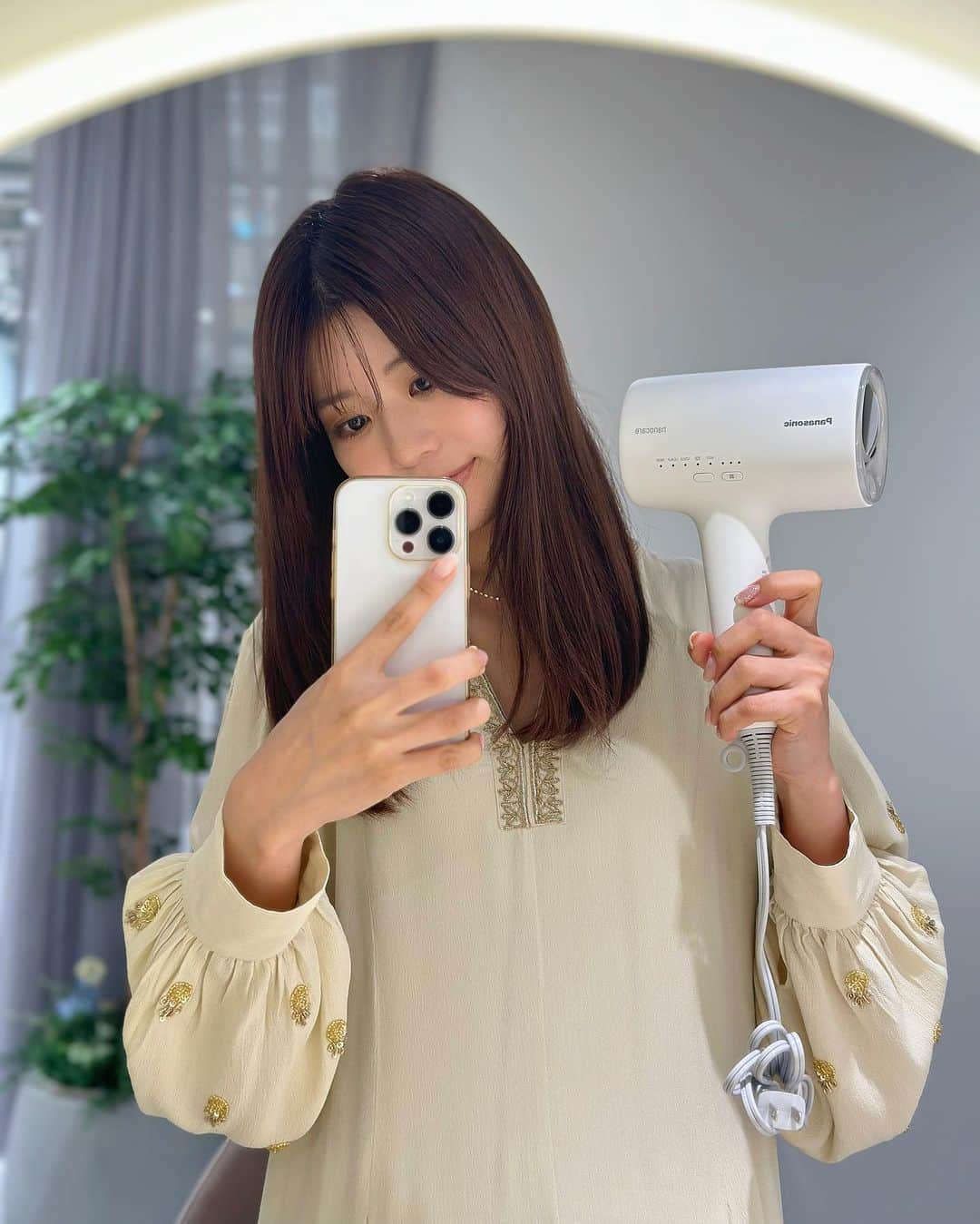 悠衣さんのインスタグラム写真 - (悠衣Instagram)「先日GINGERのイベントで Panasonicの美容家電を試せる パナソニックビューティ表参道に行って 最新のドライヤーを試してきました！ ・ ・ 潤いを与えながら乾かす事が可能なドライヤーで本当にうるっとツヤっとする✨ 使うほどに美髪になるドライヤー 欲しい。欲しい。欲しい。 高浸透ナノイーはパナソニックのドライヤーだけに搭載なんだって！ ・ ・ パナソニックビューティ表参道で試せるので みなさんに是非試して欲しい！ 驚くよ、、、、 @ginger_magazine  @panasonic_beauty  #gingermagazine #パナソニックビューティ #パナソニックビューティ表参道 #ナノケア #PR」9月30日 17時53分 - yu1_1987