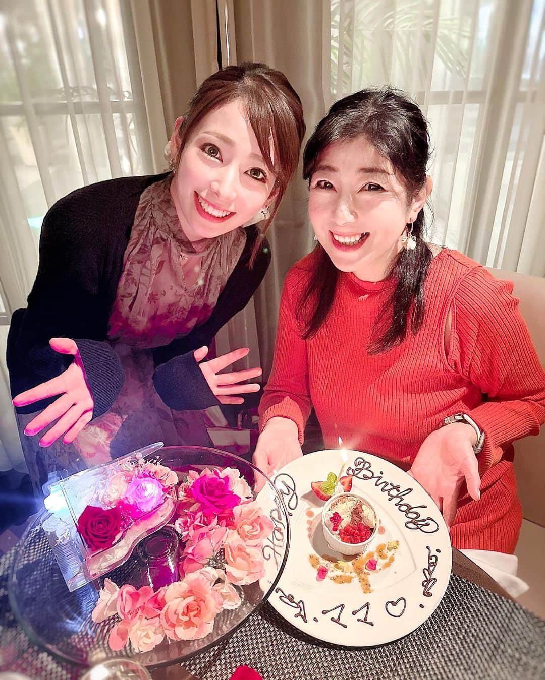 りほさんのインスタグラム写真 - (りほInstagram)「お台場でまたママのお誕生日祝いディナーへ行ってきたにょん💕🥂😊  台場駅直結のグランドニッコー東京台場にあるインコントロ オステリア＆グリルさんへ✨☺️オシャレ空間のカジュアルイタリアン❤️🇮🇹  今回はママのお誕生日が近いので記念日コースを💕🎂　  濃厚かぼちゃのスープは秋らしさを感じて、カプレーゼのハートにほっこり❤️☺️釜揚げシラスと枝豆のサフランクリームソーススパゲッティが濃厚で美味しかった🤭お肉も食べ応えあった😍  そしてここはデザートプレートが可愛いのです！🌸😍 お誕生日デザートプレートはお花がいっぱい🌹お誕生日のオルゴールもついてて優しい音色でお祝い出来ちゃうの🎵☺️  ママいつまでも明るく元気なママでいてねーっ💕☺️お台場は景色も良くて夜は夜景が綺麗でした🤭  お誕生日や記念日など大切な日のお祝いにめっちゃおすすめなレストランだにょ❤️🍽️😊  @incontro_odaiba #インコントロ #お台場イタリアン #お台場グルメ #お台場ディナー #お台場ランチ #お台場デート　#odaibatokyo #odaiba #happybirthday #birthdaydinner #anniversary #PR #odaibacity #anniversarydinner #東京グルメ#東京ディナー#お台場ディナー#お台場グルメ#お台場ランチ#お台場デート#親子　#お誕生日　#お誕生日プレート #誕生日ディナー #グルメ女子　#食べるの大好き　#グルメスタグラム #東京グルメ #グルメ部　#イタリアン」9月30日 18時05分 - ri1ho