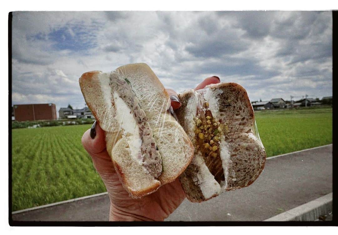 高橋愛さんのインスタグラム写真 - (高橋愛Instagram)「🥯  地産地消にこだわっていて 最高に美味しいベーグル。  #福井県 #FUKUI #parkcoffeeandbagel #🥯 ㅤㅤㅤㅤㅤㅤㅤㅤㅤㅤㅤㅤㅤ ㅤㅤㅤㅤㅤㅤㅤㅤㅤㅤㅤㅤㅤ鯖のツナ、美味しかったなぁ🐟  #ミートフリー #meatfree #saba」9月30日 18時01分 - i_am_takahashi