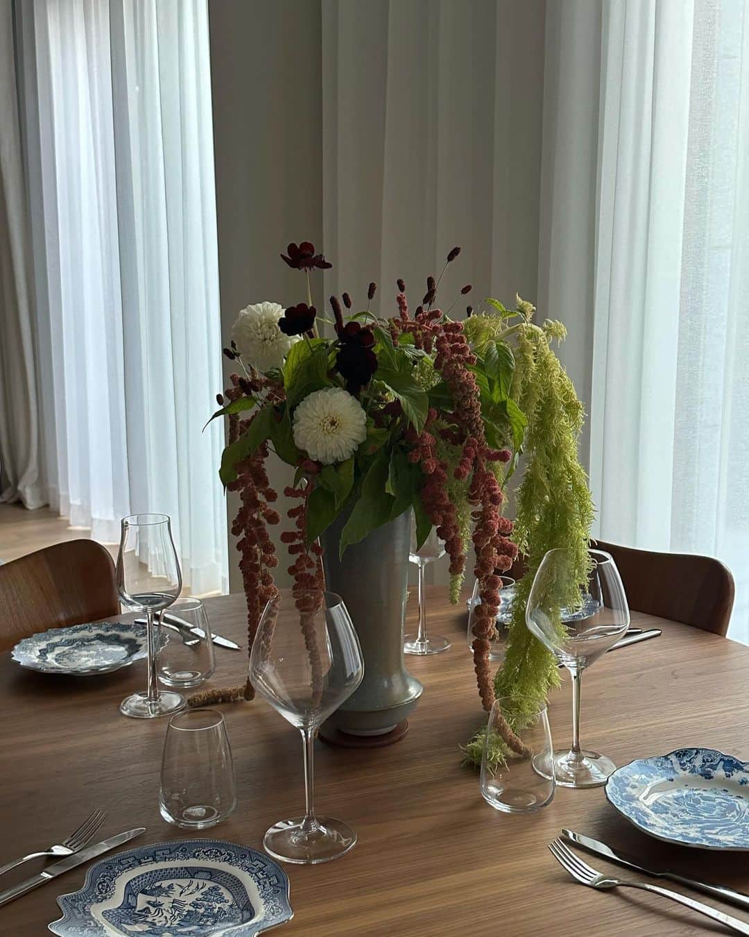 Lisa Tellbeのインスタグラム：「Dinner at home yesterday 🖤」