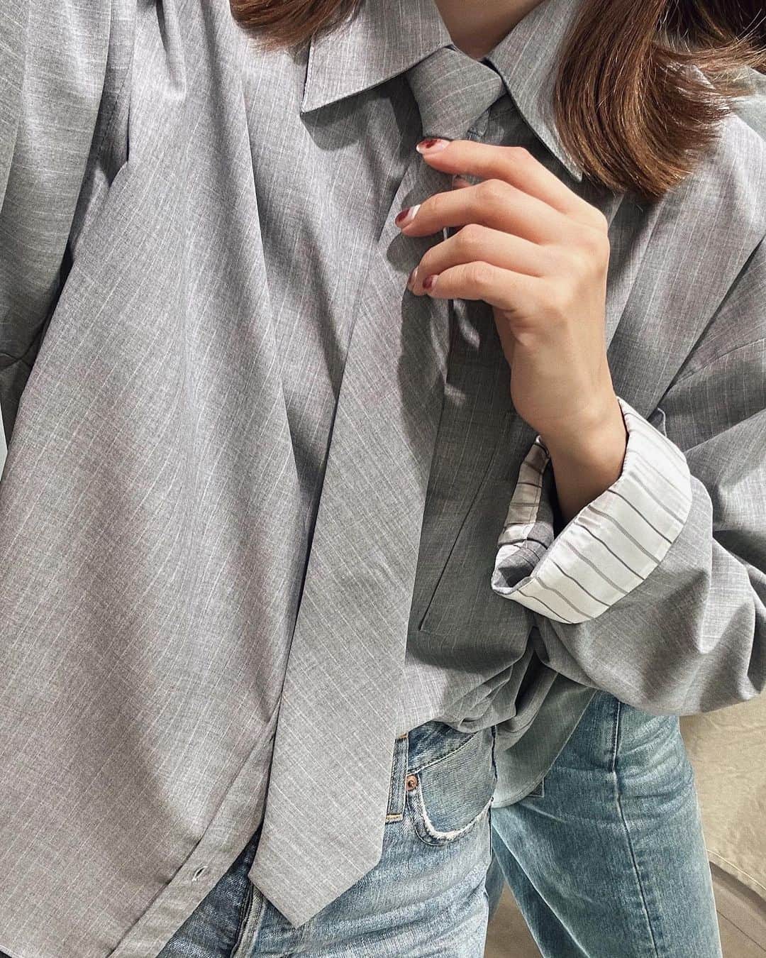 咲月美優さんのインスタグラム写真 - (咲月美優Instagram)「▶︎ #smiyu_code  . 𝐌𝐀𝐈𝐒𝐎𝐍𝐒𝐏𝐄𝐂𝐈𝐀𝐋 × 𝐙𝐀𝐑𝐀 気になってたコラボ💚🖤 . 店舗に行ったら このシャツに吸い寄せられた👔 . グレーは普段ほとんど着ないから ちょっと挑戦🙃🩶笑 . . . @maisonspecial_women × @zara  #maisonspecialxzara  #maisonspecial  #maisonspecialwomen  #zara . #メゾンスペシャル #ザラ #ザラコラボ #ザラ購入品 #ザラジョ #ザラコーデ #ストライプシャツ #シャツコーデ #秋服 #秋服コーデ  .」9月30日 18時14分 - s.miyutyyy