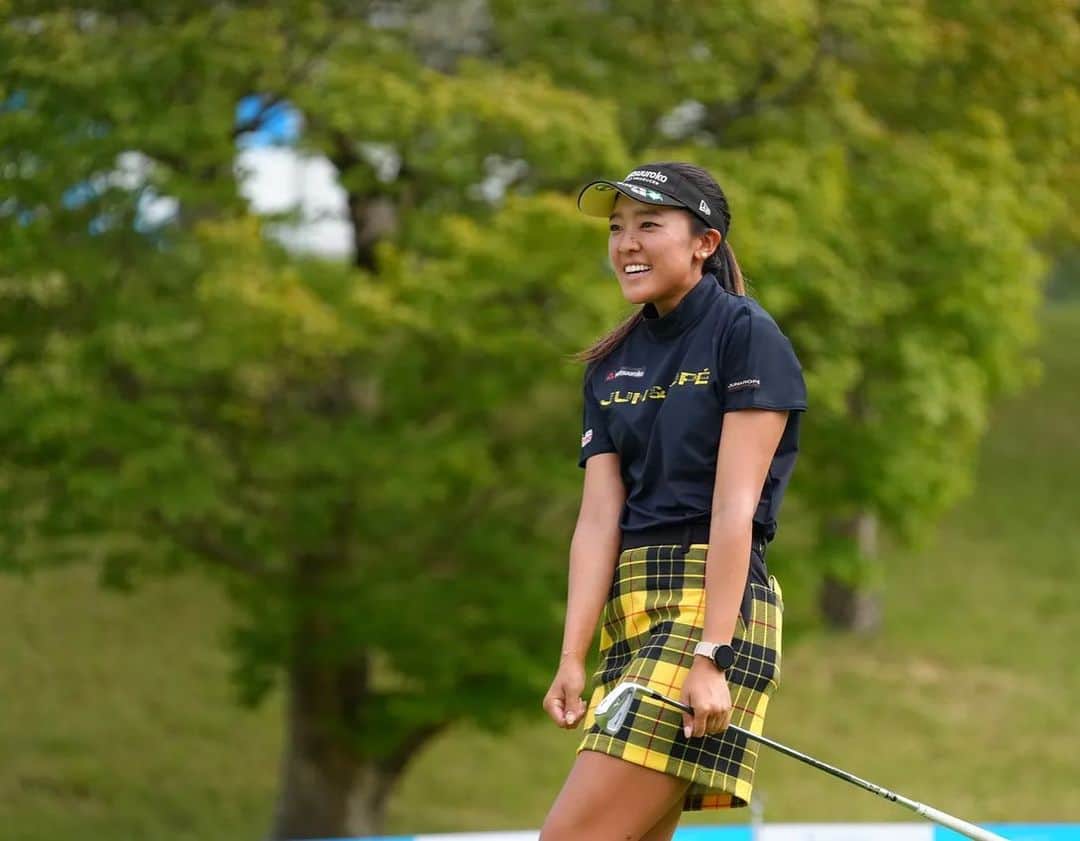 エイミー・コガさんのインスタグラム写真 - (エイミー・コガInstagram)「さいきんゴルフがやっとゴルフぽっくなってきてすごくうれしい！🧡  いっぱいメッセージやコメントありがとうございます😭  ひきつづきおうえんよろしくおねがいします🙇‍♀️  #やっとかせいだぜ #ウェアがスーパーかわいいくてテンションあがる　 #エイミーコガ」9月30日 18時09分 - eimango