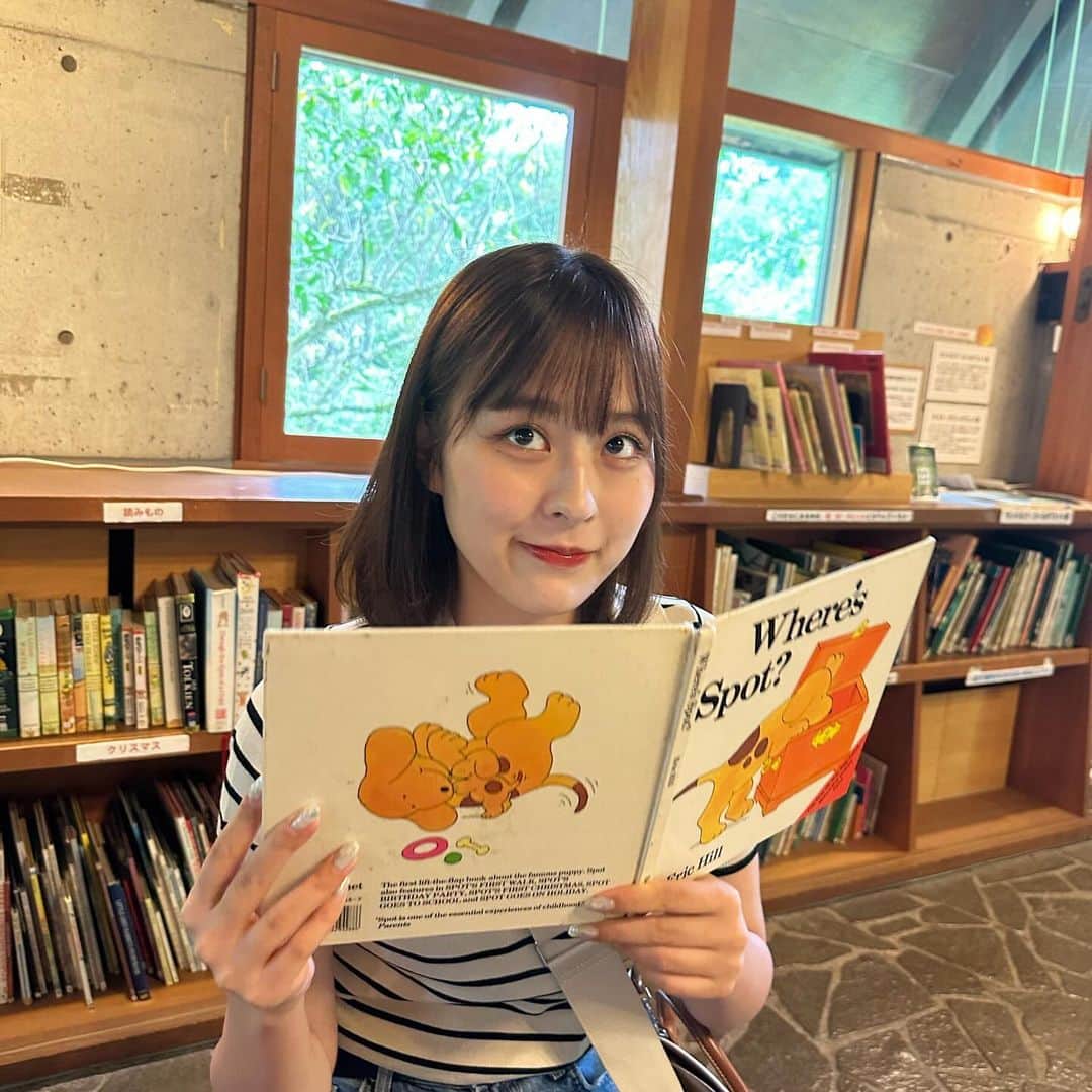大野帆香のインスタグラム：「読んでる風😌」