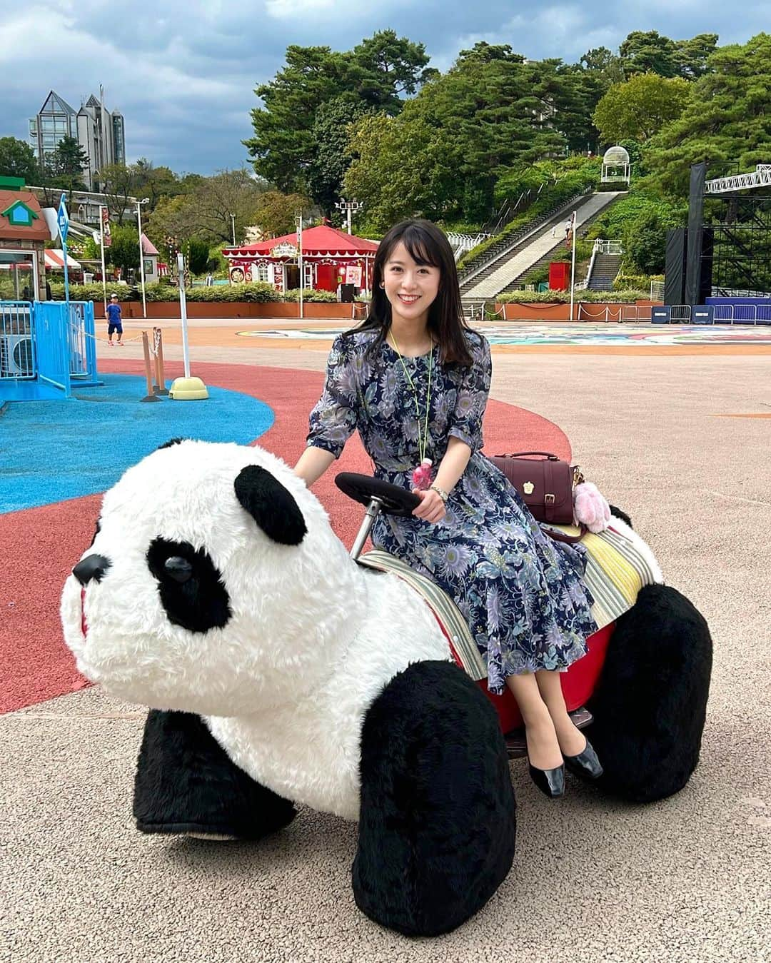 藤本真未さんのインスタグラム写真 - (藤本真未Instagram)「* 西武園ゆうえんち初訪問🎡🎠🎢🎪🪅 昭和レトロな世界を楽しんできました☺️ * この日私が着ているワンピースは、祖母が若い頃に着ていたワンピースなんです👗 * #西武園ゆうえんち #昭和レトロ #夕日の丘商店街 #レトロコーデ #ワンピース」9月30日 18時12分 - manamifujimoto108