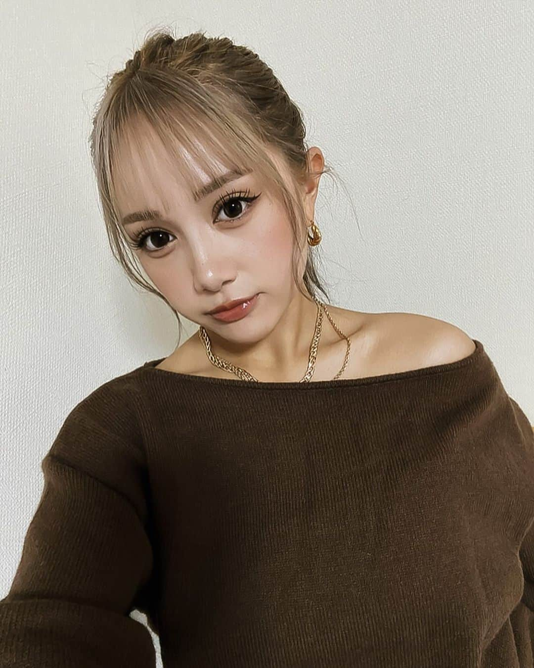 樽井みかのインスタグラム：「𝑺𝑯𝑬𝑰𝑵 𝒄𝒐𝒐𝒓𝒅𝒊𝒏𝒂𝒕𝒆.  SHEINで秋服コーデ🍂 ・ ・ 《商品情報》 ★1枚目 Tops>20591041  ★2,3枚目 Tops>19622050 Denim>18970408 Boots>11156633  ★4枚目 Tops>20024884  ★5枚目 Tops>20651167 ・ ・ クーポンコード『23FWJP172』使ってね💫  1～5,999円→セール価格より15%OFF 6,000円以上→20%OFF この割引率はSHEIN史上最高の割引率らしい✨  @sheinofficial @shein_japan  #FrontRowLive #SHEINfw23 #SHEINforAll #ad」