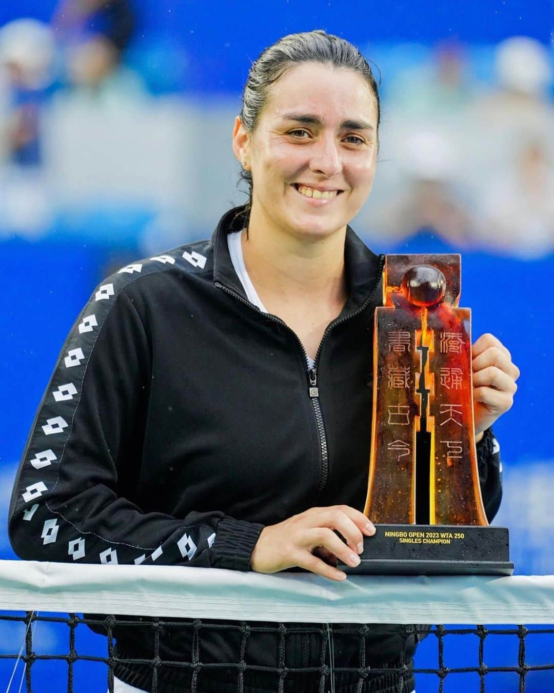 オンスジャブールのインスタグラム：「Saving her best for last 🤩  @onsjabeur caps off a brilliant week in Ningbo, defeating Shnaider to win her first hard-court WTA title!  #NingboOpen」