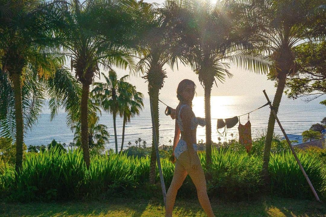 AMIのインスタグラム：「There is no one answer, no correct answer.🌴🌞」