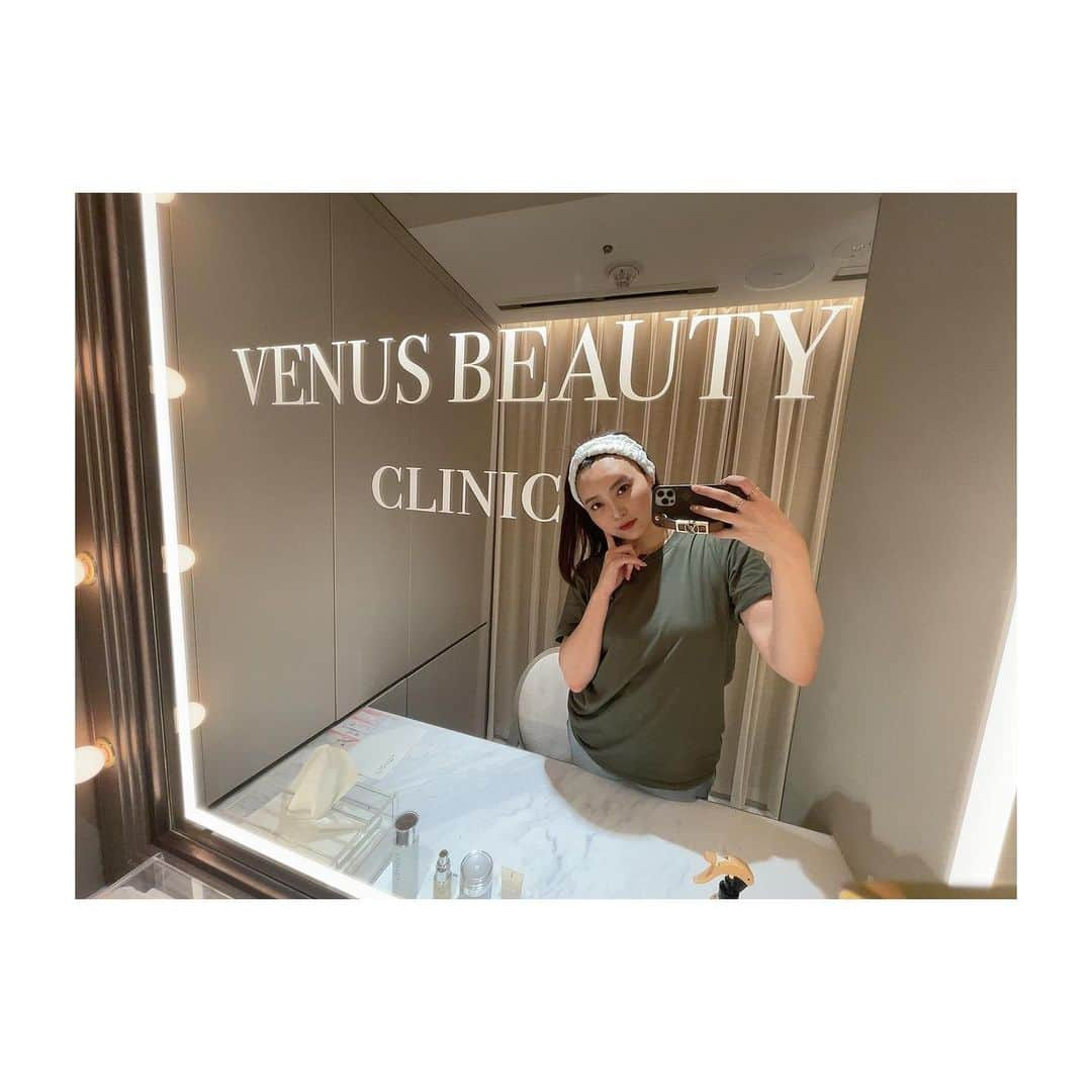 松本圭世のインスタグラム：「. 久しぶりに駆け込み寺へ！ ソノクイーンハイフしてきたよ👼💕  @venus_beauty_clinic   ここに来るととても美意識があがる☺️ そんなところにTシャツジーパンで来るなって話なんだけど！笑 東海オンエアTシャツだから許してもらおう😋  いつ来ても最高のクリニック(*´ー｀*) ありがとうございます！  美意識爆上げ！ もう一回グラビアやれるくらい頑張るかぁー。 （やるかは別。笑）  @venus_beautyclinic_shorei  #venusbeautyclinic #銀座　#ソノクイーンハイフ #美容 #女子アナ #instagood #followme」