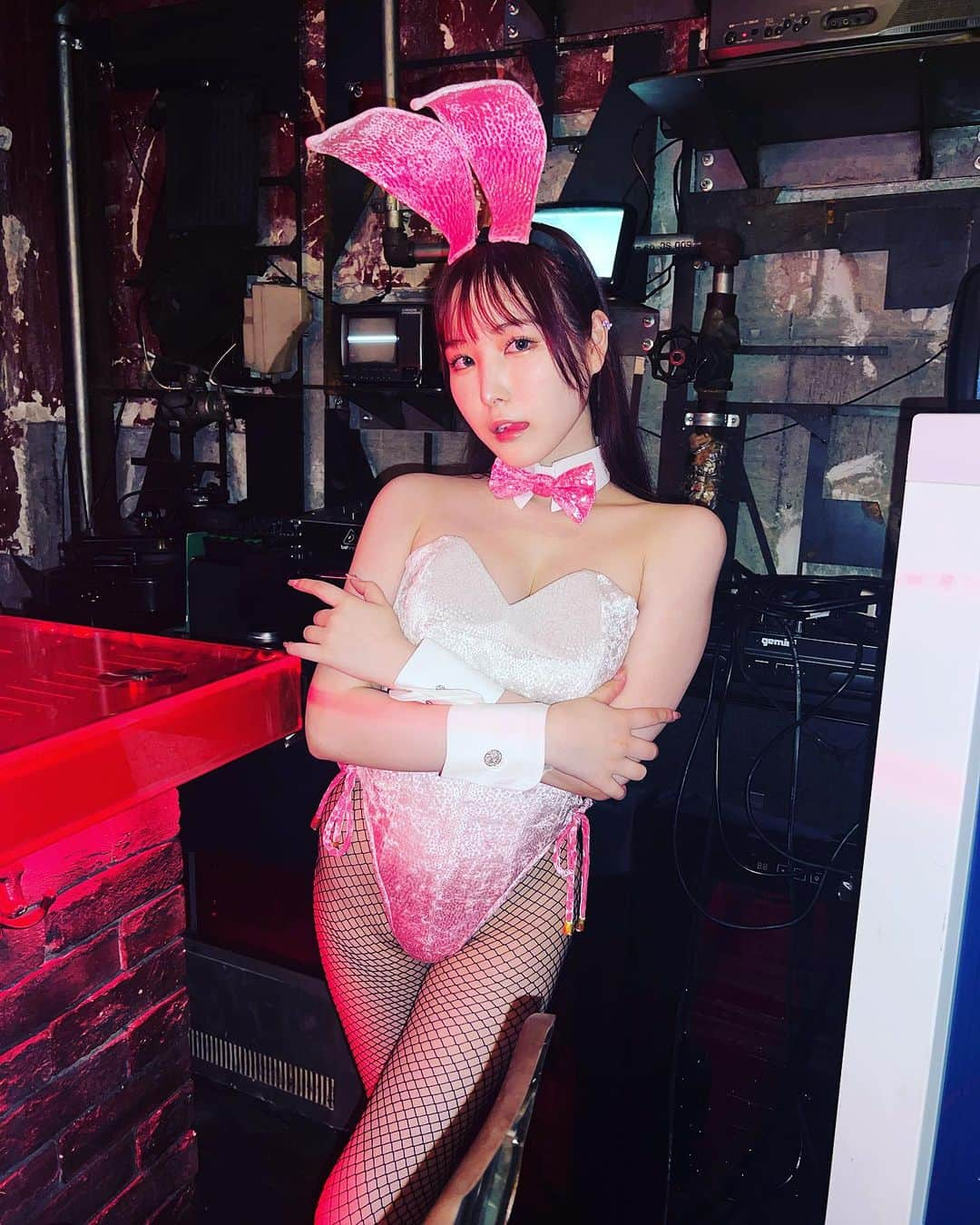 DINO（ディノ）さんのインスタグラム写真 - (DINO（ディノ）Instagram)「バニーじゅん1日店長👯‍♀️  @jun_kasui_  #香水じゅん #オフショット #バニーじゅん #バニー #バニーガール  #昨日は #中秋の名月 #月からうさぎが降りてきた #10月の舞台も楽しみ  #C200バニー #大家的兔子香水君 #大家的小妹妹香水君 #请大家多多支持君香水 #総合プロダクションdino」9月30日 18時42分 - dinoj.official