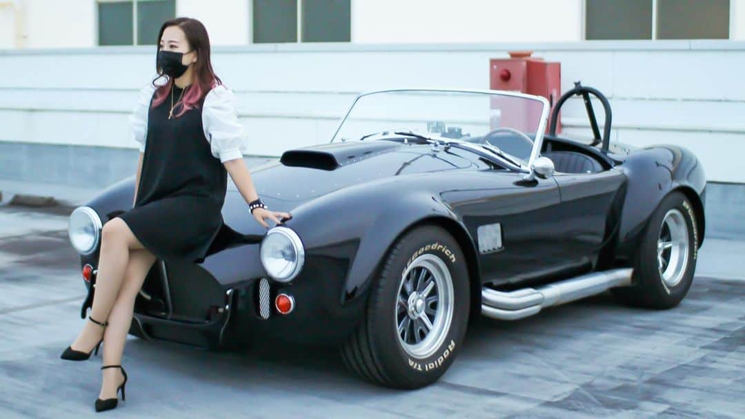 テレスのインスタグラム：「本日の動画はこの後19時より公開😊  #愛車紹介#テレス#シェルビー#Shelby#ShelbyCobra#ShelbyCobra427#mk3」