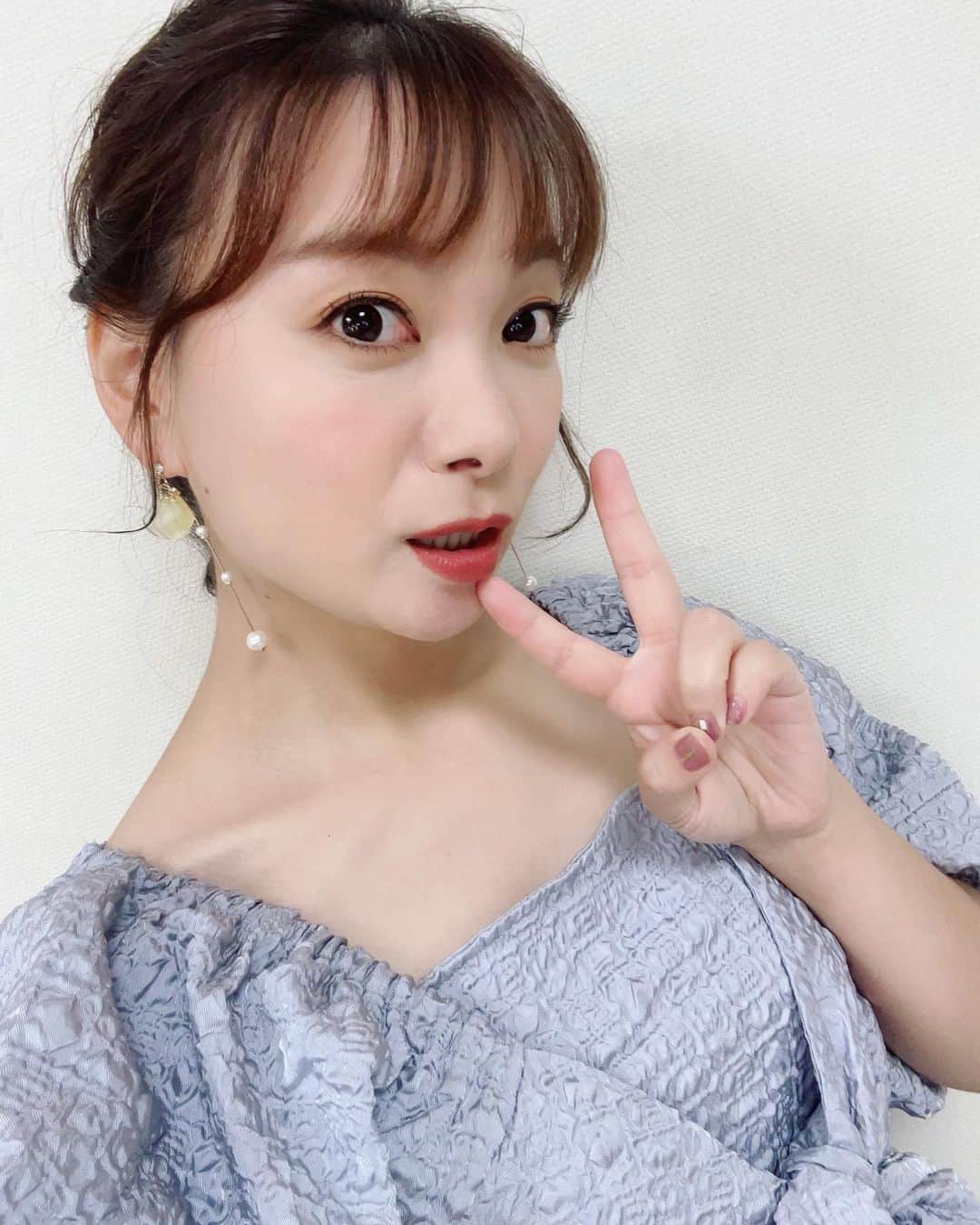 のインスタグラム：「収録でした🎵  今日は 大好きな人に会えました💜  そして…とにかくいっぱい 笑った🤣🤣🤣  詳細はまた お知らせさせて下さい🎀」