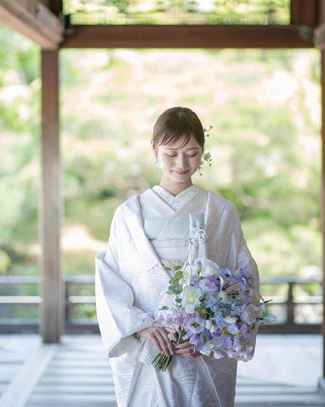 the_dress_roomさんのインスタグラム写真 - (the_dress_roomInstagram)「【京都撮り】世界遺産"仁和寺"𓆸4月日程の募集をスタート𓇬  𓇬 仁和の時代からたたずむお寺で愛らしく輝く、 令和の花嫁。  たくさんの時代を越えて咲きつづける ソメイヨシノやしだれ桜、多くの歌人が詠んだ御室桜は 緑の頃も美しい。  令和の新らしいMUKUをまといながら。 世界遺産の仁和寺にて。  𓇬 𓇬  掛下「ソーダ味の水あめ」をワントーンでコーディネート𓇬 シンプルな中にも襟や帯締めの刺繍で華やかに𓆸  白無垢は、重なる波模様がどこまでも広がる青海波に、秋草が描かれた「青海秋草紋」をお召しいただきました❁   ザ・ドレスルームの"京都撮り"では お着物、お小物からお草履まで お好きな〝色遊び〟をお楽しみいただけます𓇬  仁和寺コース、2024年4月日程まで募集を開始しました𓆸  " #京都撮り "詳細は HP【KIMONO PHOTO PLAN】をご覧ください𓇬 @the_dress_room   ご相談などはお気軽にHP【お問合せ】フォームまで  photographer: @tatsuya_takayama  hair&make: @ena0620   #白無垢 #前撮り #後撮り #京都撮り #KYOTO撮り #thedressroom #ザドレスルーム #京都前撮り #和装前撮り#白無垢前撮り #和装花嫁 #和装小物 #和装 #和装ヘア」9月30日 18時57分 - the_dress_room