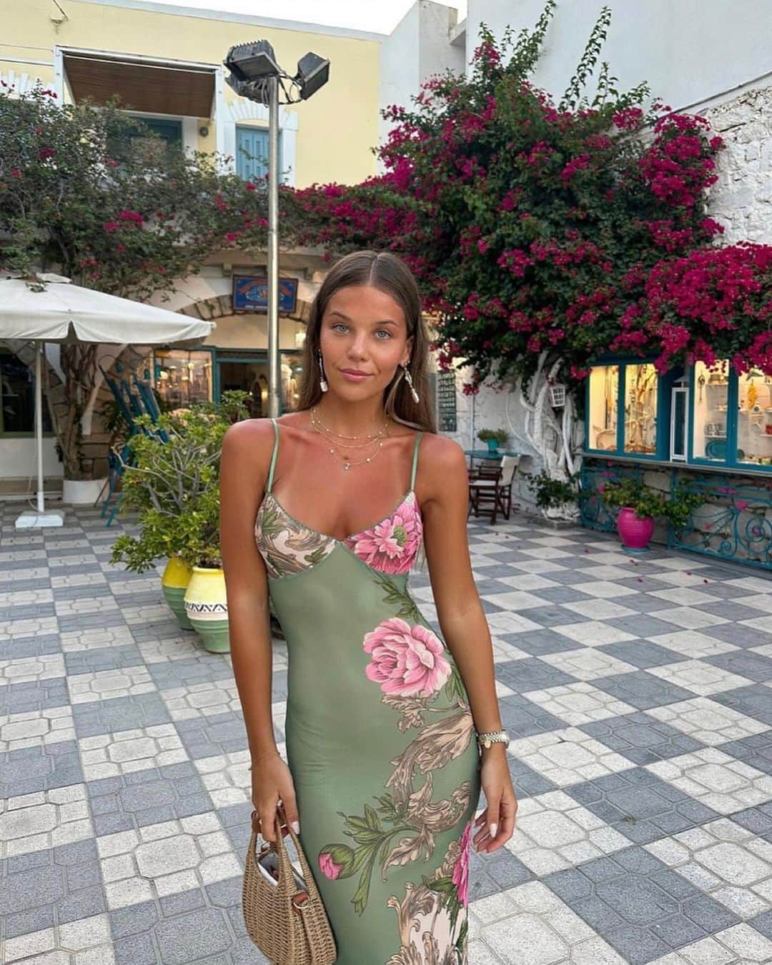 tiger Mistのインスタグラム：「@antoniaapostolou spotted in the Julianna Dress. 🤍 Make it yours!」