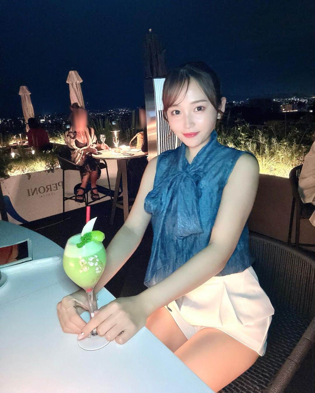 ぷーちゃんのインスタグラム：「🐶🍯  京都のk36行ってきた~🍸✨️  京都一望できてお洒落♡  季節のフルーツジュースが マスカットで美味しかった🍇💚  ピザもパスタも美味しい🥹♡  ただ接客が残念やったから リピはしないかも🥹  ただホテルとバーの雰囲気はおすすめ🍸🌙  #京都 #京都グルメ #京都観光 #k36#清水寺」