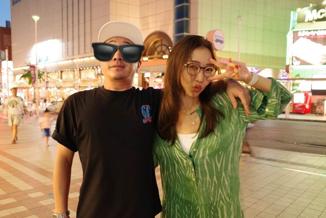 CRAZY COCOさんのインスタグラム写真 - (CRAZY COCOInstagram)「明日10月1日(日)4:00 -4:30 BSフジ・181で放送される  恋愛運爆アゲ！ 沖縄ちゅらかーぎー旅 に出演しております🌴🍍  どぅわ〜い好きな沖縄❤️ この旅に持ってこいのハツラツ可愛いえみりと @emiri_nakagawa   AIのようなスタイルを持ちながらも笑い方豪快なあすかと @hanamura_asuka   BSよしもとで私を発掘してくれた見た目いかついけど優しいプロデューサーと めちゃくちゃ楽しいロケさせてもらいました👏  多忙なゲッターズ飯田さんが 我々の恋愛運を占ってくださったので COCOの衝撃な結果も楽しんで頂けるはず！ 是非ご覧ください！  #沖縄 #BSフジ #中川絵美里 #華村あすか  #ちゅらかーぎー #私の占い結果が衝撃」9月30日 18時51分 - crazycoco0906