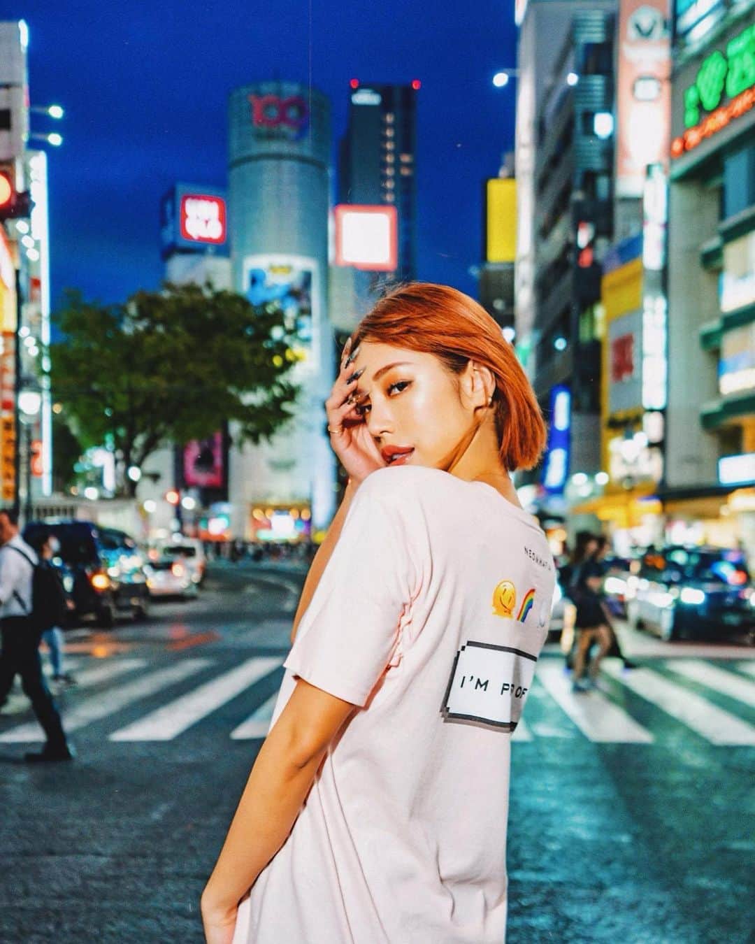 のインスタグラム：「‼️お知らせ📢‼️‼️  TNB×CYBERJAPAN DANCERS×NEONMAFIA  コラボTシャツ販売決定‼️😭‼️  ↓デザインについて…↓  🫠🌈💭✨のメッセージは、  🫠崩れそうな時もあるけれど、 その先に🌈が見えて、でもすぐに💭雲って、 立ち止まる事もあるけれど、 全て経験して最終的に輝ける✨人生を表しています！  【I'm proud of you】=あなたを誇りに想う。 どんな状況でもあなたらしく、 どんなあなたでも素晴らしいから、胸を張ってね👏✨ と、着ている人が自信を持ち、 ポジティブになれるように！！ 想いを込めてデザインしました！！！  どうですか？？😭💙💙💙超考えた！ ３色展開、サイズはS〜XXL！  更にPOPUPも決定🎊🎊 ・10/7(土) 13:00~16:30 ・📍東京都渋谷区神宮前3-22-6  整理券を先着順で配布、無くなり次第終了。 ・ノベルティ：オリジナルステッカー ・購入特典： 1枚購入→握手 2枚購入→握手 / サイン 3枚購入→握手 / サイン / 5名メンバーとの集合写真  初めてのPOPUP楽しみだしTシャツ皆に着てほしい！！！ 待ってるね💙💙💙🫠🌈💭✨  #cyberjapan #junon #neonmafia #tnb #サイバージャパン　#ジュノン　#再ポスト🙏」