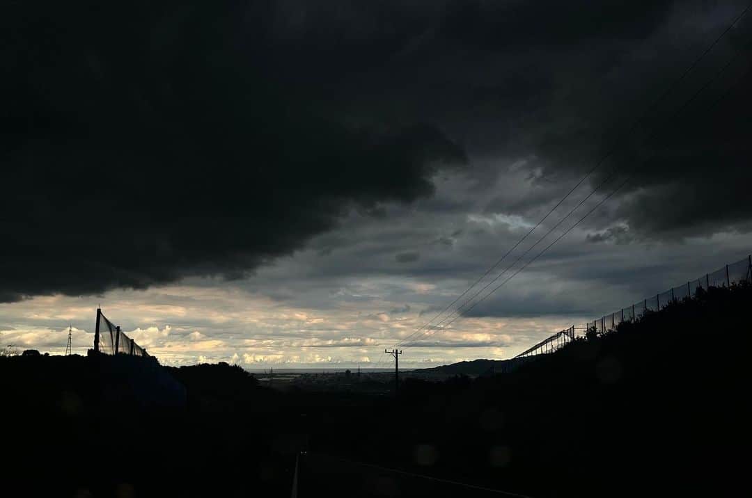 おざきせりなさんのインスタグラム写真 - (おざきせりなInstagram)「快晴から豪雨までの旅  1日でいろんな色を体験した日だった  ひさしぶりの撮影楽しかったです  誘ってくれてありがとうございます🌕  . #静岡観光 #静岡グルメ #フィルムポートレート #filmshooting #撮り歩き」9月30日 18時54分 - wa_wawawah