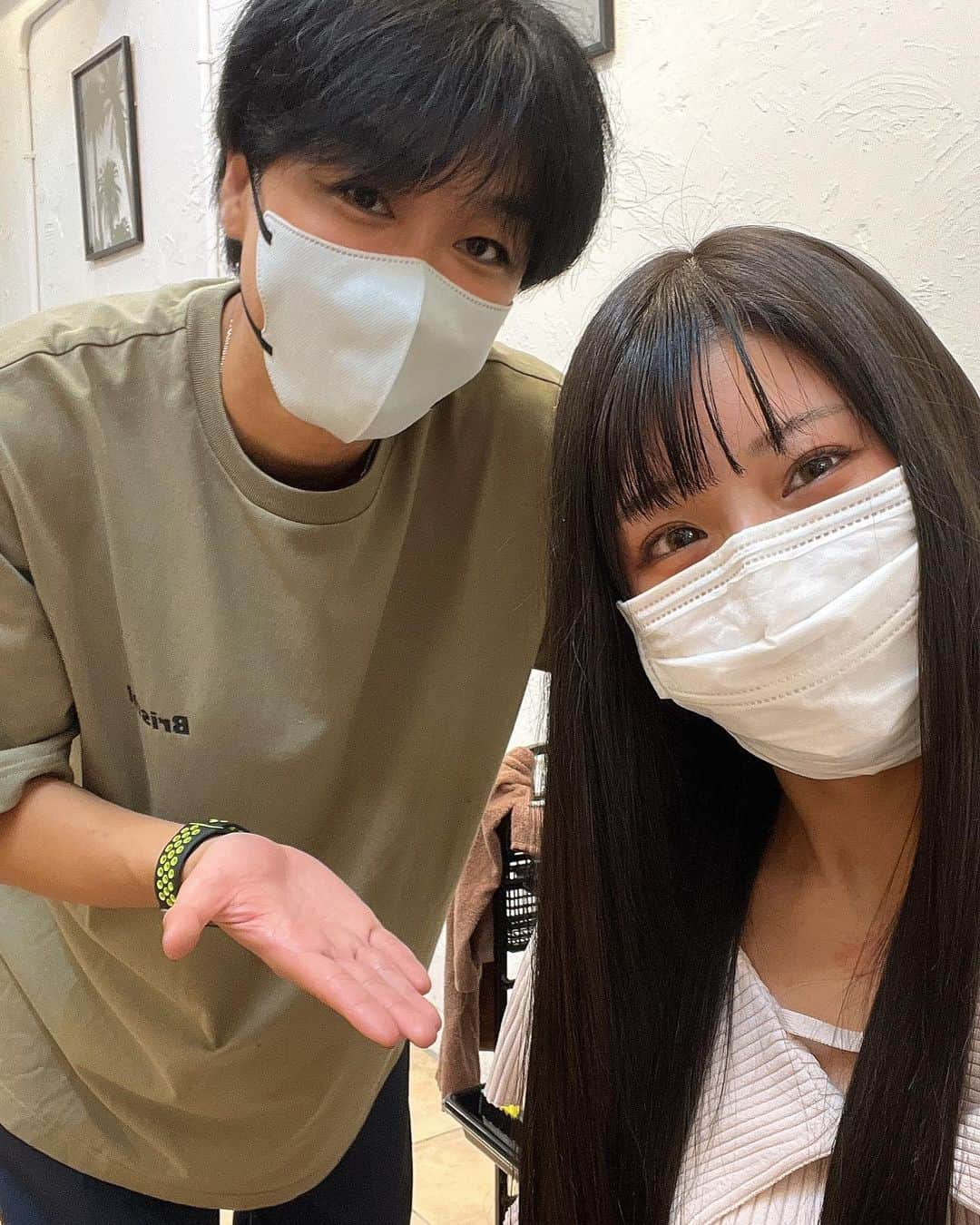 沢すみれさんのインスタグラム写真 - (沢すみれInstagram)「イベント&撮影会前に美容院へ💇‍♀️  久々の暗めカラーと短め前髪になりました·͜· ︎︎ᕷ やっぱり髪色は暗めが落ち着きます😌💓  今回髪色と前髪変えてからカラコン変えてみたりメイク変えてみたり色々模索していくのが楽しいです( ⌯'֊'⌯)‬  また、髪色や前髪だけでなくカラーと一緒に施術できる最強トリートメントの 【Wプラチナヒト幹細胞トリートメント】で今回も短い滞在時間で超サラサラにしていただきました- ̗̀☾ ̖́-  猫っけでふわっと膨らんでいた毛たちがまとまり、サラッと頭の形をなぞっておりてきてくれているし指通りも突っかかることなくスムーズです🥹✨  🏠accomplish代官山 🧑ゆうさん ありがとうございました✨ @accomplish_yu  @accomplish_salon   #ミネコラ #ミネコラトリートメント #水素トリートメント #髪質改善トリートメント #人幹細胞 #アールハス #髪質改変 #髪質改善 #ヒト幹細胞 #アコンプリッシュ #accomplish代官山 #PR」9月30日 18時56分 - sumiresour