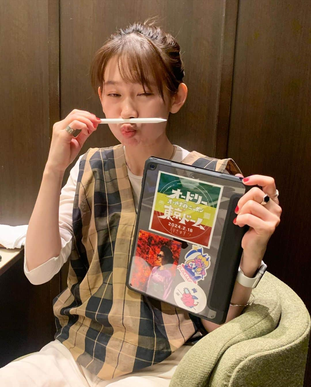 橘花梨さんのインスタグラム写真 - (橘花梨Instagram)「カリンカ5周年、橘花梨は30歳になりました🎂わ〜〜〜い！憧れの30代！ 自分のことも、周りの人のことも幸せにしたいです！🥰ますます楽しい人生になる予感。いつも本当にありがとうございます！今後ともよろしくお願いします✌︎  念願のiPadを手に入れた近影✍️  #happybirthdaytome  #birthdaygirl  #ipad  #30歳」9月30日 18時58分 - tachibana_karin