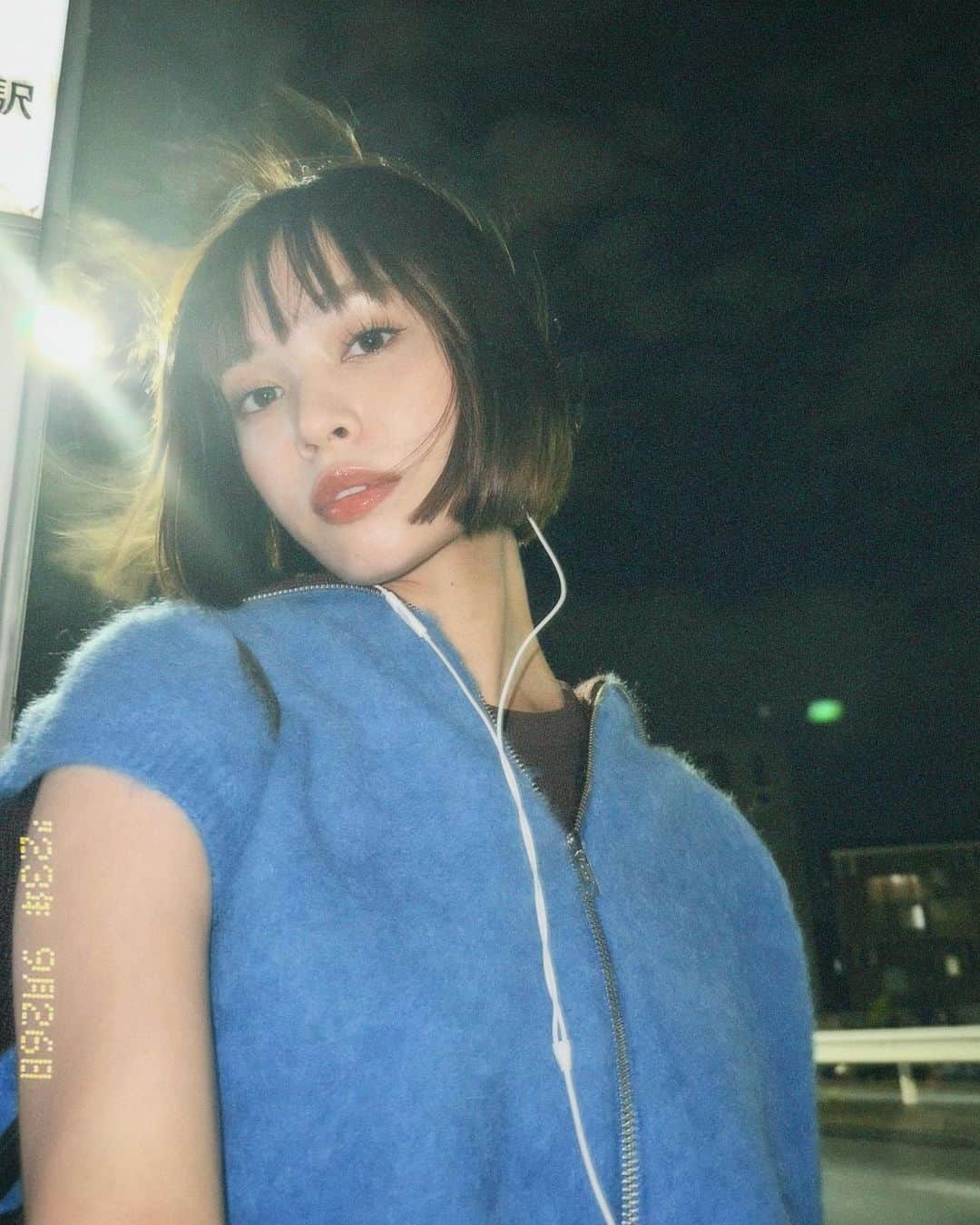 クロエのインスタグラム：「🌃🪐💙」