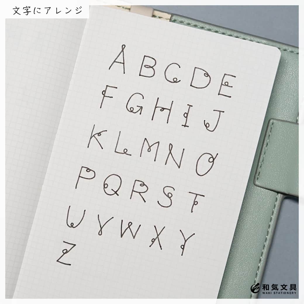 文房具の和気文具さんのインスタグラム写真 - (文房具の和気文具Instagram)「こんにちは！和気文具です🌞 . 今回は線をくるっとさせるだけの超簡単アレンジ🐶🐾 線をちょっと可愛くさせるのにももちろん、吹き出しやフレーム・今回は文字もアレンジしてみました🤸 . 上向きにさせるか、下向きにさせるかだけでも印象が変わってくるようです🤔 強調させたい時は上向きに、ポップにしたい時は下向きにするのがおすすめです🙌 . フレームを作成するときは、全てを囲ってしまわずにスキマ🫧を開けると 余白ができてくれてスマートな見た目になります お好きなペンや色で試してみて下さいね🥰 . 他の使い方はyoutubeにも掲載しています 「和気文具チャンネル」で検索してね😊 . ここまでご覧いただきありがとうございました！ .  #大人可愛い #手帳 #文具 #手帳 #文具好き #文具好きな人と繋がりたい #文房具屋 #文具女子 #文具の使い方 #文具時間 #文具タイム #文具生活 #手帳好きさんと繋がりたい #文具ゆる友 #和気文具」9月30日 19時00分 - wakibungu