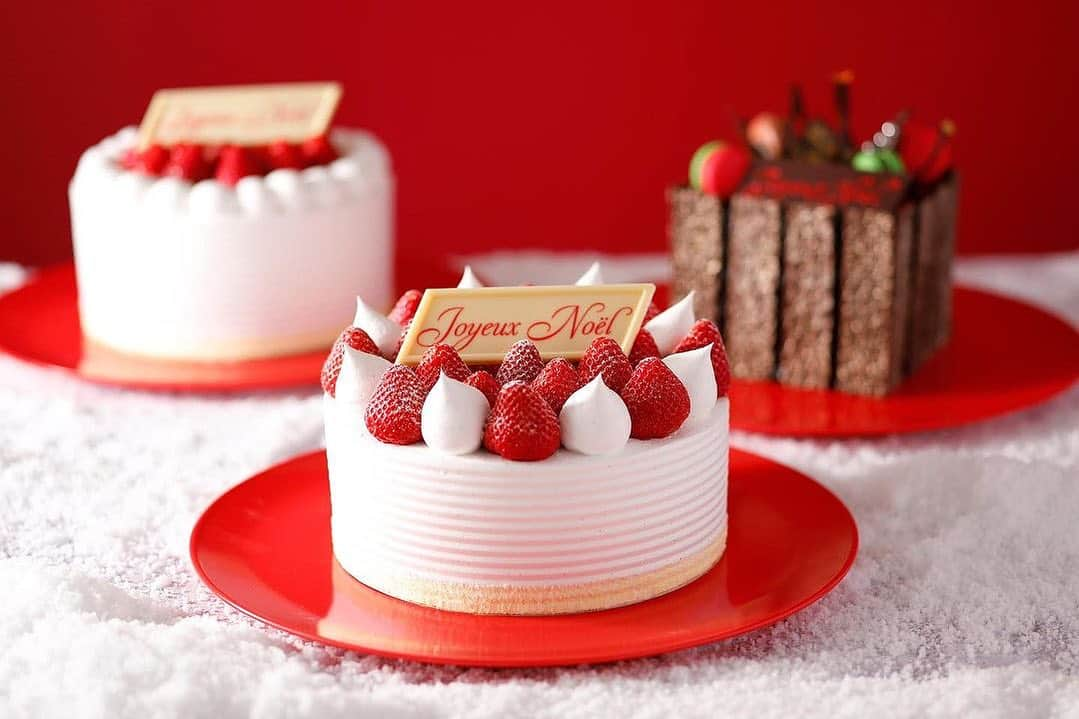 newotani_osakaのインスタグラム：「【10/1(日)からご予約開始🎄Christmas Cake Collection 2023】  こだわりの厳選素材と繊細な技で生み出した最高のクリスマスケーキ。「博多あまおう」をたっぷりと使用した、王道にして究極の『エクストラスーパーあまおうショートケーキ』や『スーパーダブルショートケーキ』を含む全8種のクリスマスケーキをご用意しました🎂  ［ご予約期間］ 2023/10/1(日)-12/23(土) ※受渡しの2日前までにご予約ください。 ［お受渡し期間］ 2023/12/19(火)-25(月)  ご予約は、プロフィールアカウント🔗リンク 「レストラン&バー ウェブサイト」→「パティスリーSATSUKI」→「Christmas Cake Collection 2023」から🔎 @newotani_osaka  ーーーーーーーーーーーーーーーーーーーーーー #ホテルニューオータニ大阪 #大阪城公園 #大阪城 #大阪市中央区 #スイーツ #ホテルスイーツ #ケーキ #スイーツ好き #クリスマスケーキ #ケーキ #スイーツ女子 #スイーツ男子 #ケーキ屋 #ケーキ屋さん巡り #パティスリーSATSUKI #スーパーシリーズ #ホテルケーキ  #hotelnewotaniosaka #osakacastlepark #osakacastle #sweets #christmascake #xmascake #cakes #osaka #osakatrip #japan ーーーーーーーーーーーーーーーーーーーーーー」