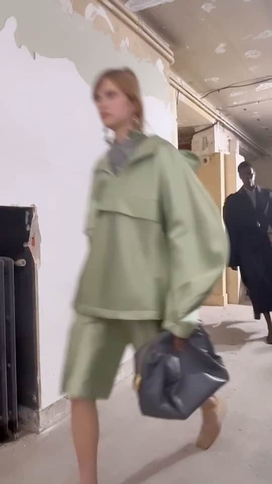 のインスタグラム：「【#WWDJAPANパリコレ取材】「カルヴェン（CARVEN）」が2024年春夏コレクションを発表しました。  #CARVEN#カルヴェン#CARVENss24#pariscollection#pfw#fashionweek#parisfashionweek#fashion#fashioncollection#fashionshow#パリコレクション#パリコレ#ファッションショー」