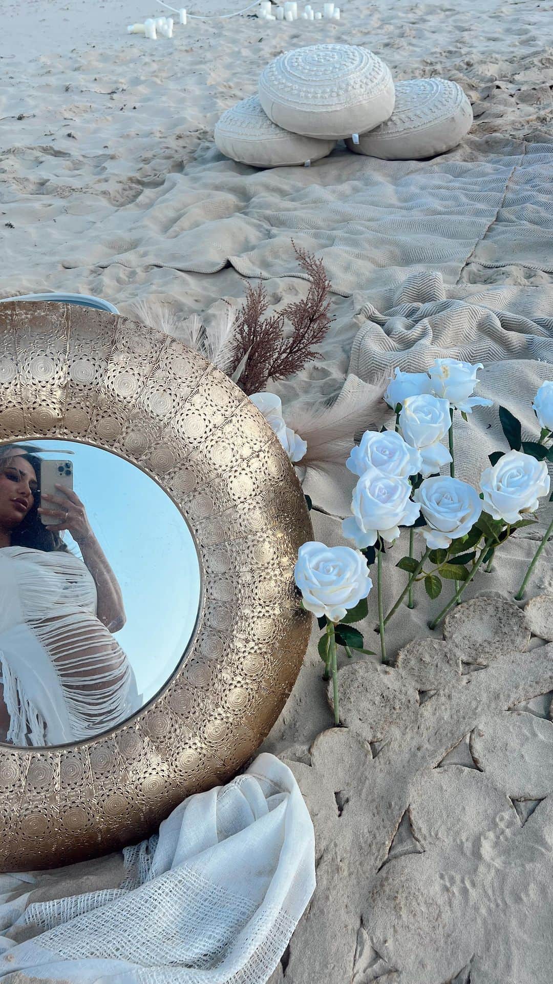 Rosanna Arkleのインスタグラム：「Best Birthday / Gender reveal 🩵🩷 So excited to share with you.. Stay tuned for the video coming soon 🎥🎥 Thank you @luxe_n_lounge_events for another amazing set up and @visionhauscreative for capturing the special afternoon for us.. 🩷🩵 What do you think it will be??」