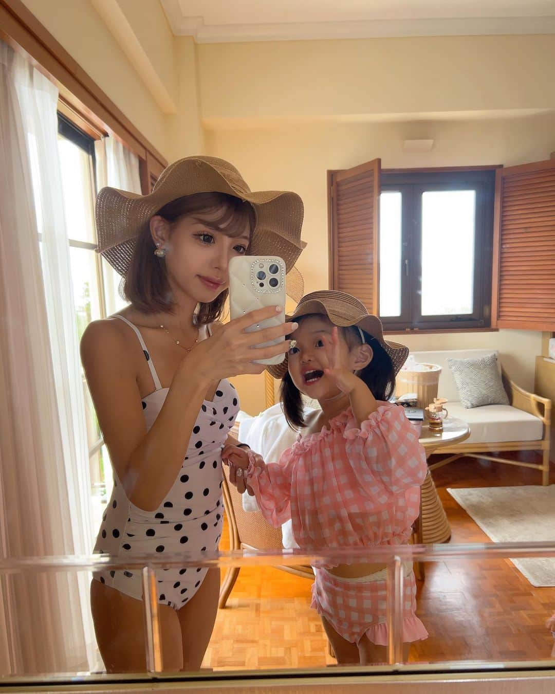 YUNAさんのインスタグラム写真 - (YUNAInstagram)「アイコン変更した👧🏻👱🏻‍♀️  プール行く前に撮ったよ🏊  女の子ママって感じの写真📸🤣  .   #女の子ママ  #2歳児  #キッズ水着  #姉妹ママ  #親子コーデ  #親子リンクコーデ  #水着コーデ  #キッズコーデ  #shein購入品  #sheinコーデ  #プチプラコーデ  #子供のいる暮らし  #子供のいる生活  #子連れ旅行  #沖縄旅行  #子連れお出かけ  #海コーデ」9月30日 19時04分 - 24yunaa