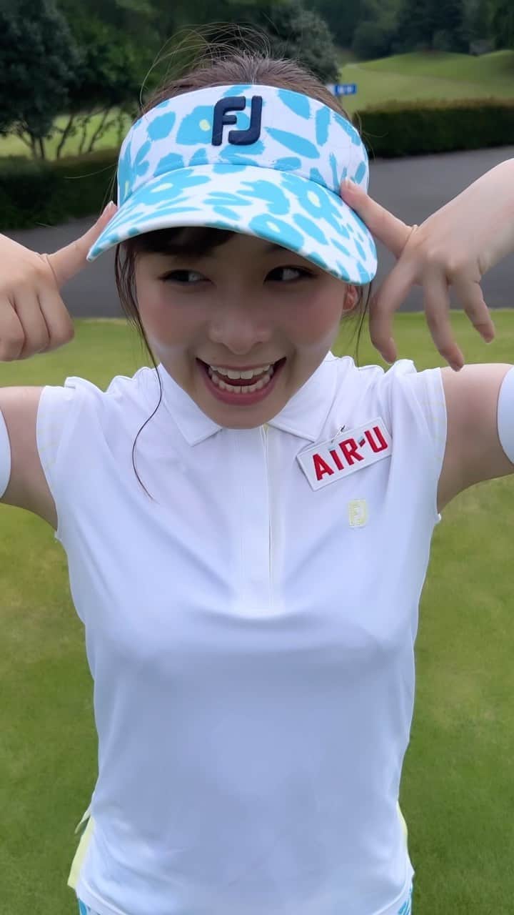 のインスタグラム：「今回のウェアは@footjoy.japan さんです☺️ 珍しくトップスアウトスタイルで爽やかなお花柄がポイント！！ 夏ももう終わり☀️  最後に涼しげな元気いっぱいのコーデでテンションあげました！！ ・ ・ #golf #GOLF #ゴルフ #ゴルフ女子 #ゴルフウェア #ゴルフウェアコーデ #footjoy #フットジョイ #pr」