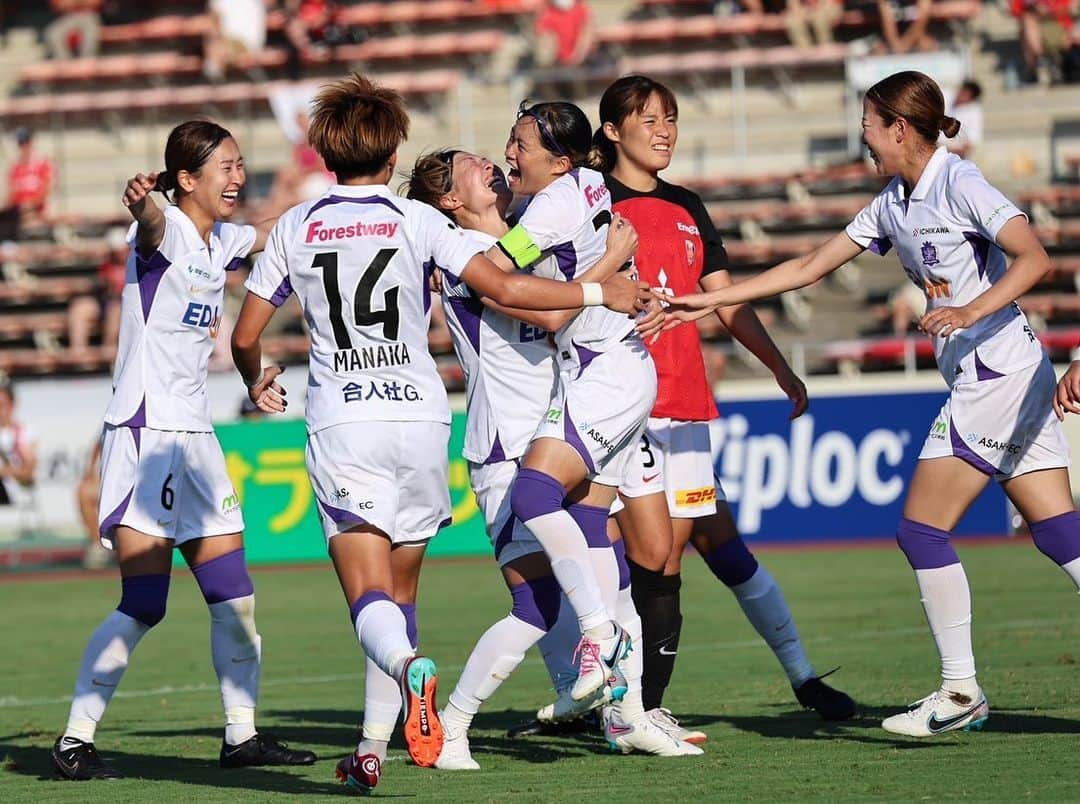 近賀ゆかりのインスタグラム：「WEリーグカップ 🆚 @jef_chiba_ladies_official  🏟️ ゼットエーオリプリスタジアム 1 3 : 0 0  KICKOFF  #共闘」