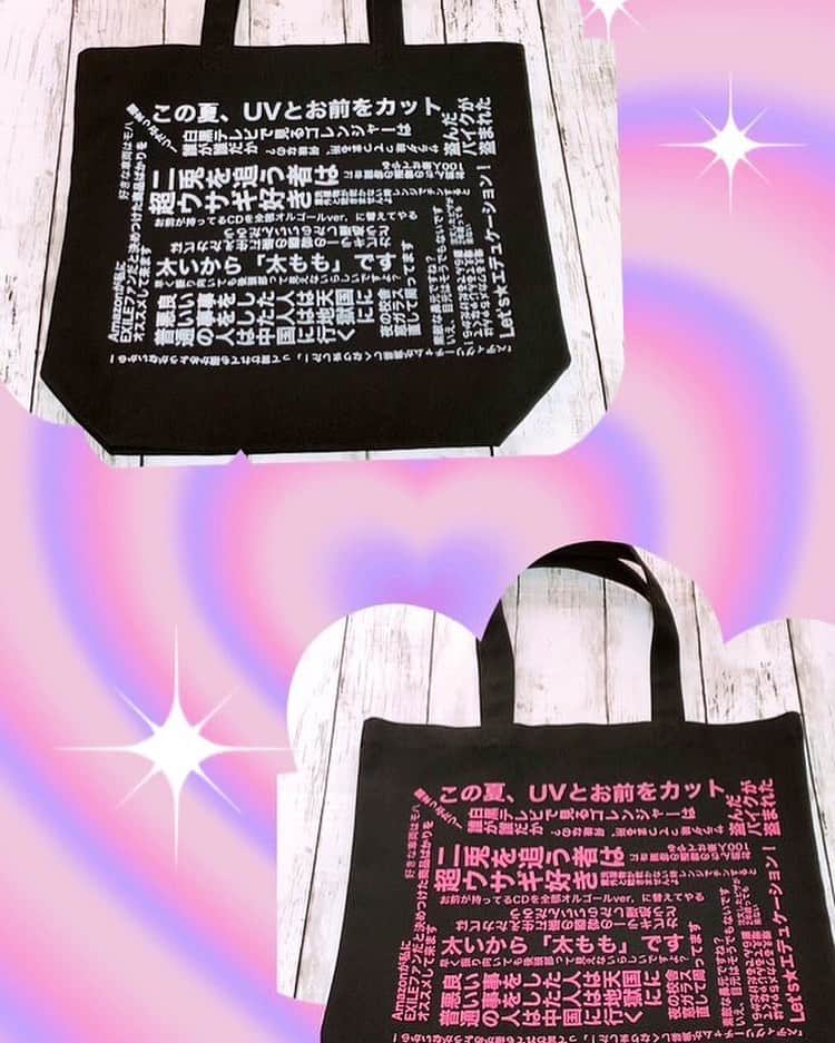 田上よしえのインスタグラム：「小ネタトートバッグの白文字ver,が残り1枚となりました！やったー＼(^o^)／  ピンクver,はあと7枚あります🩷 たのちゃんのネタを堪能できるのはもうこのバッグでだけ！是非‼︎‼︎  #TANOWAVE fril.jp/shop/tanowave #ラクマ　 #ハンドメイド」