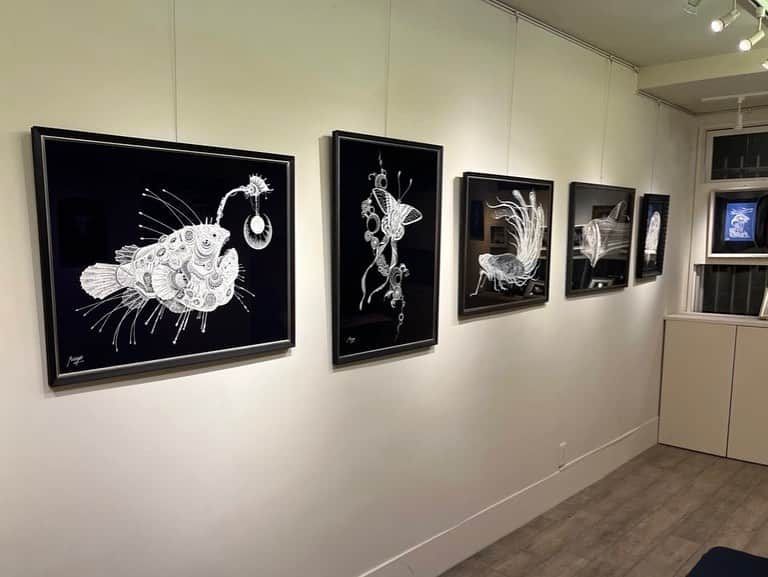 切り剣Masayoさんのインスタグラム写真 - (切り剣MasayoInstagram)「【切り剣Masayo 切り絵展】 いよいよ本日、9月30日から開催です！  本日は開始から終了まで在廊予定です😊 話しかけてくださいね！  今回の新作、「月鮟鱇」「孔雀羽衣」「スソビキアゲハ」、かなり気に入っています✨ぜひ実物を見て欲しいです✨  在廊予定は  9月30日(土)開始から終了まで 10月1日(日)開始よりやや遅れますが1時までには到着予定〜終了まで 10月6日(金)13時30分から終了まで 10月7日(土・最終日)開始から終了まで  #切り絵 #切り絵個展 #メゾンドネコ」9月30日 10時55分 - kiriesousakukamasayo
