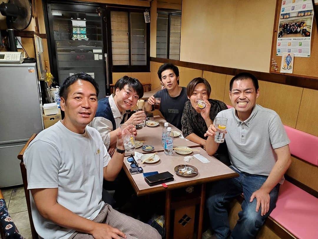 武智正剛さんのインスタグラム写真 - (武智正剛Instagram)「昨日はNGK初舞台選手権でした。偉そうながら審査員させて頂きました。みんな面白い。審査員出来る立場じゃない。でも芸歴上やるしかないと言う気持ちでやりました。 終わりで珍しいメンバーで飲みに行きました！楽しかったけど飲み過ぎた。。 #ライス田所 #ぐろう #くらげ渡辺」9月30日 11時04分 - supamaradonatake
