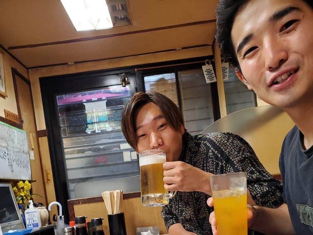 武智正剛さんのインスタグラム写真 - (武智正剛Instagram)「昨日はNGK初舞台選手権でした。偉そうながら審査員させて頂きました。みんな面白い。審査員出来る立場じゃない。でも芸歴上やるしかないと言う気持ちでやりました。 終わりで珍しいメンバーで飲みに行きました！楽しかったけど飲み過ぎた。。 #ライス田所 #ぐろう #くらげ渡辺」9月30日 11時04分 - supamaradonatake