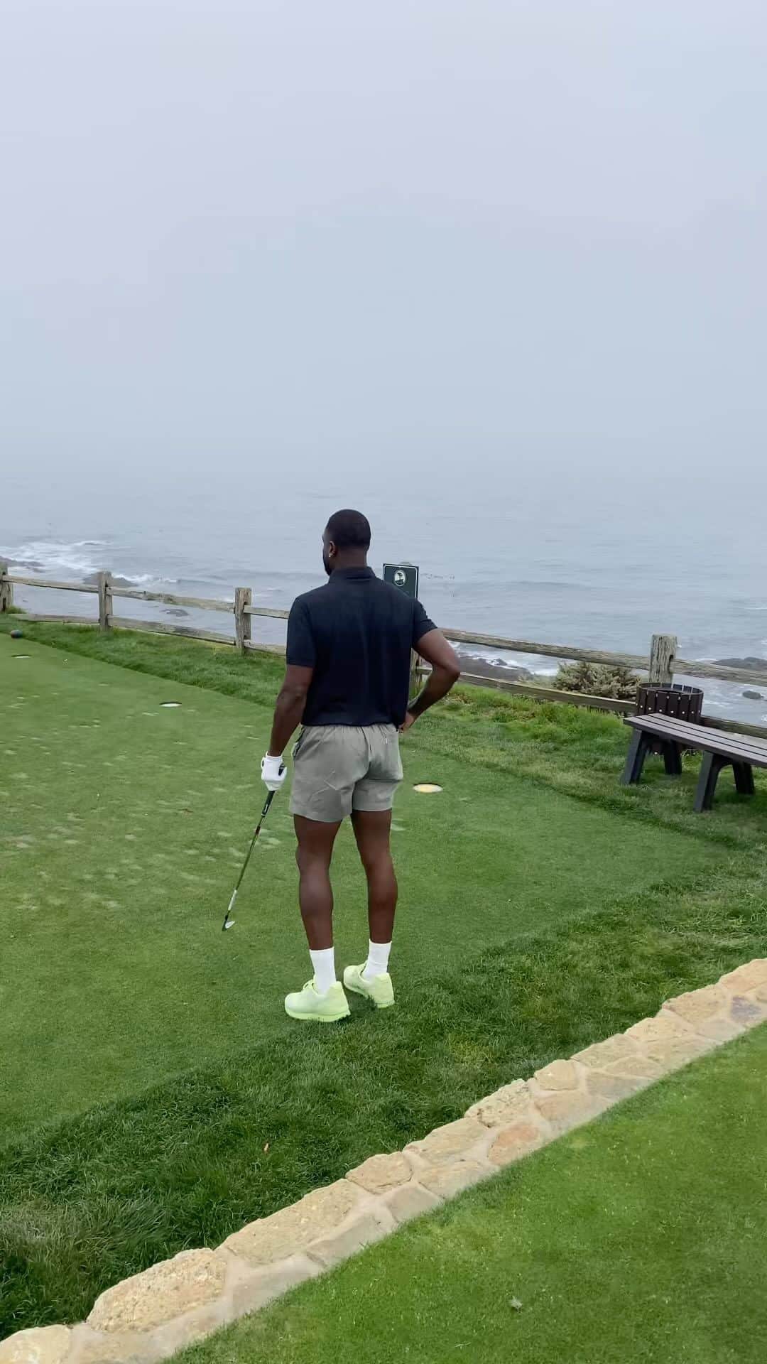 のインスタグラム：「From the NBA hall of fame to the Pebble Beach Hall of Fame 🏌🏾‍♂️ I might as well get golf tattooed on my body, I’m locked in for life! HOLE -IN-ONE!」