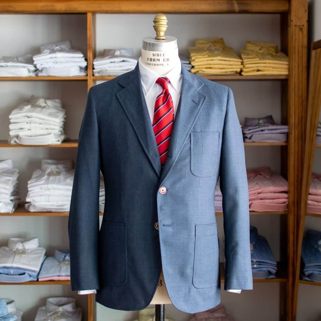 インディビジュアライズド シャツのインスタグラム：「Not only NAVY.  US-made Authentic GRAY Blazers for your outfits.   INDIVIDUALIZED CLOTHING Available at our flagship store. @usoniangoodsstore   #individualizedshirts  #americantraditional  #madeinusa  #ivystyle」