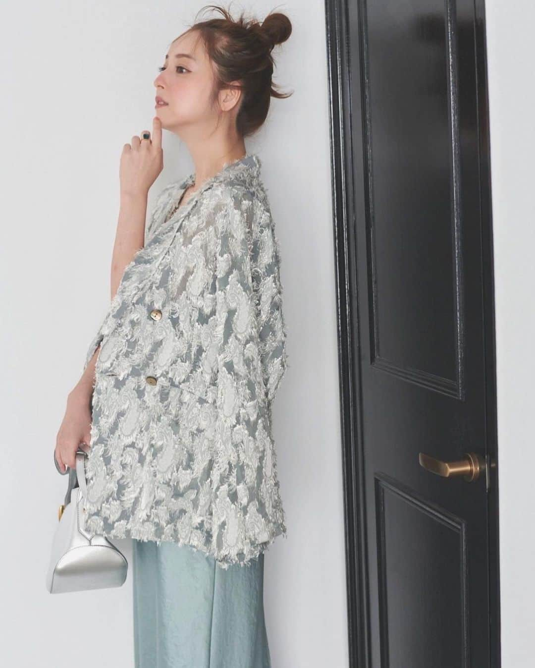 佐々木希さんのインスタグラム写真 - (佐々木希Instagram)「. 私服🌱🫧  one-piece#iNtimite jacket#iNtimite shoes#zara  ring#pomellato bag#JandMDavidson」9月30日 11時15分 - nozomisasaki_official