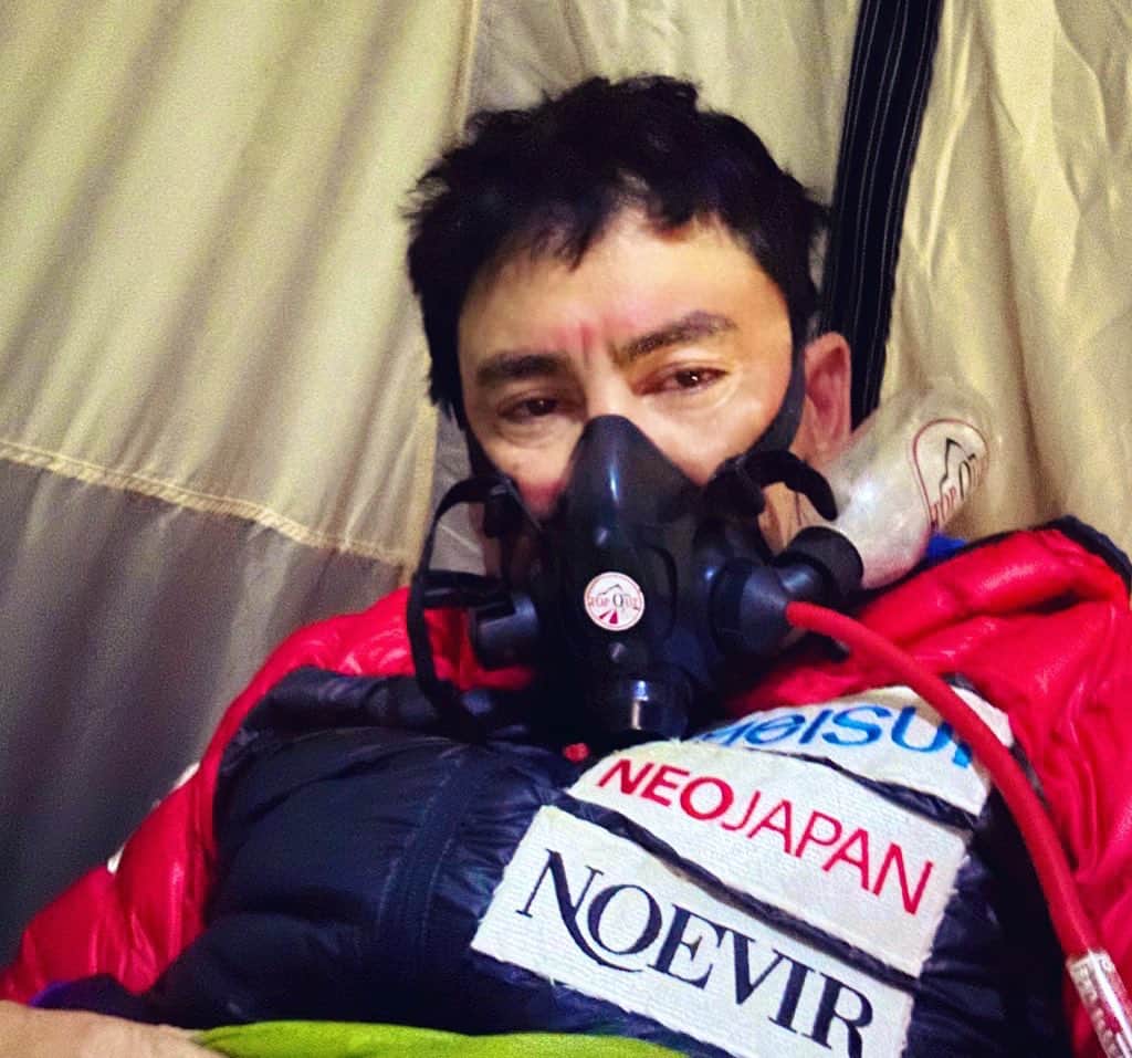 野口健のインスタグラム：「マナスルのベースキャンプからヘリで降ろされる直前の様子。この姿を脳裏に焼き付け、明日から心機一転、次の目標に向け一歩一歩、積み重ねていこう。「足りなかった部分」をちゃんと分析できていれば、補っていける。それさえすればこの敗退は次に繋がる！！！ 失敗体験からの学びは大切。　　 まずは日本に帰ろう。日本に。  #野口健#マナスル」