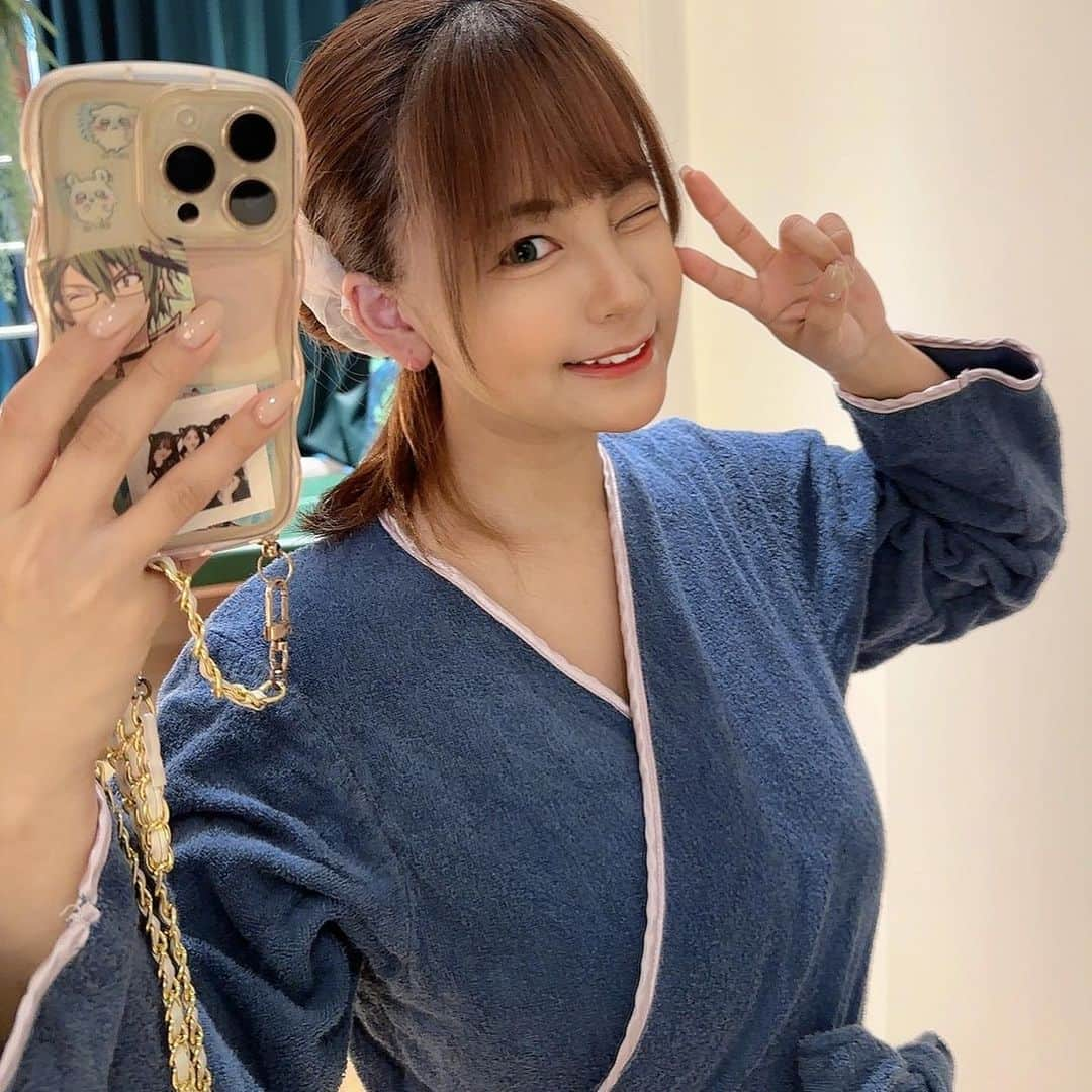 夕美しおんさんのインスタグラム写真 - (夕美しおんInstagram)「お休みの日に@laniolatokyo_roppongi さんにお邪魔したよ✨  初めての酵素浴…！ デトックスされたー！  4枚目見てもらえれば分かるけど沢山汗かいたーദ്ദിᐢ- ̫-ᐢ₎  自然の発酵熱って凄くないですか！？ 熱すぎなくて、気持ちよかったー> ·̫ <  普通のお風呂よりも、ずーっと体ポカポカしてて、夜もぐっすり寝れた☺️  六本木駅から徒歩一分という立地の良さ！  こんな都会のど真ん中にこんな落ち着ける空間あるのにびっくり…！  酵素浴したあとは、個室でゆっくりできて、しかもその個室が広いのなんの…住めちゃうよ…  ってな訳で、温まってゆっくりしてから帰ったよ〜！  スタッフの方々も超優しくて、至れり尽くせり…都会でめちゃくちゃ綺麗な場所なのに、居心地の良さがまるで実家！  みんなも癒されたい時は行ってみてねദ്ദിᐢ- ̫-ᐢ₎  PR @laniolatokyo_roppongi  #酵素風呂 #酵素浴 #完全個室のプライベートサロン #温活サロン #ラニオラ #酵素風呂東京 #六本木サロン #六本木酵素浴」9月30日 11時18分 - shion_yumi_