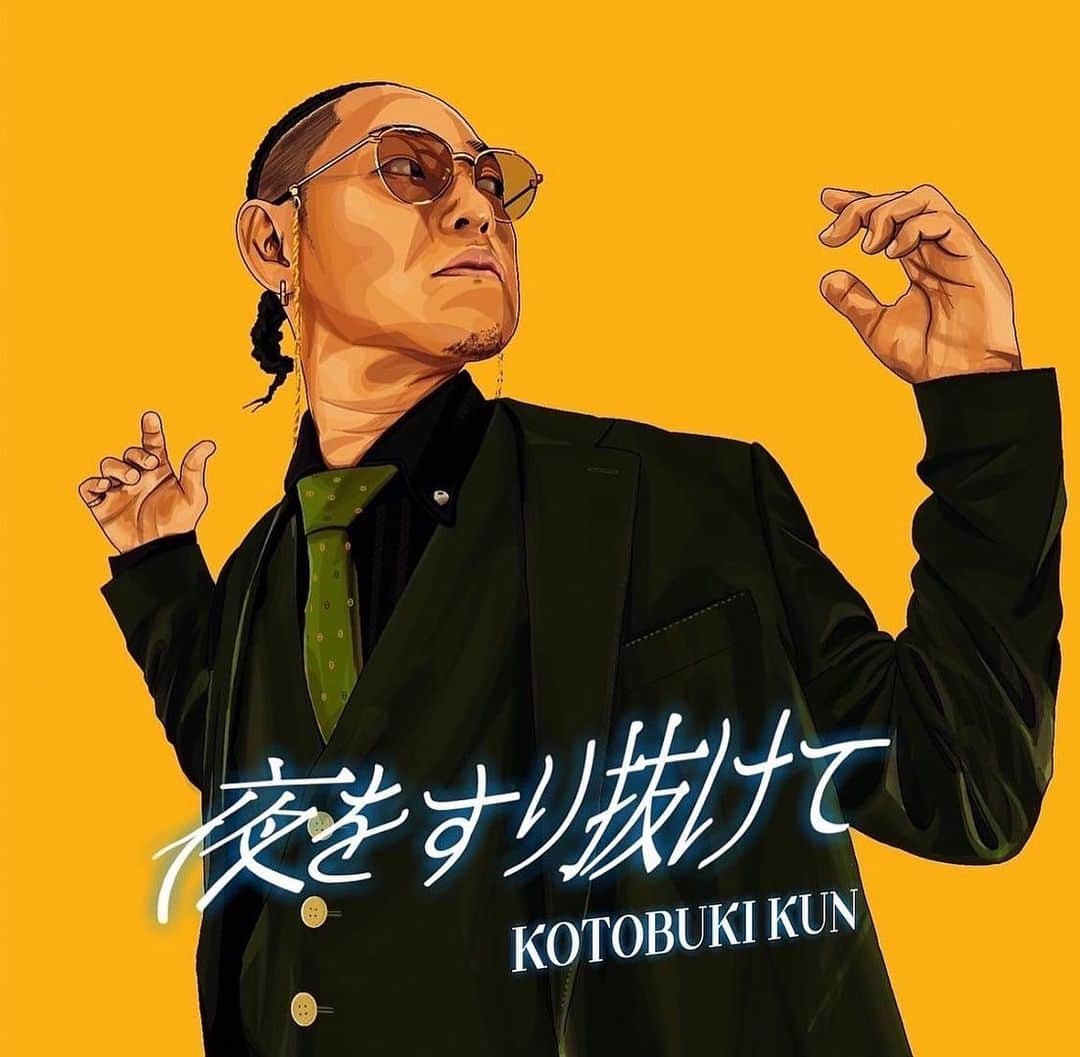 寿君のインスタグラム：「【寿君 新曲情報】 昨日リリースされました新曲 "夜をすり抜けて / 寿君" 皆んなのお陰で最高のスタートがきれました! Music VideoもYouTubeにアップされてます!! ・ 昨日は中秋の名月で十五夜の日、最高に綺麗な満月🌕の日にリリース出来て(ガチ月見したし笑 神社も行ったし⛩️)幸先良さそう。。 ・ たくさんの拡散やメンション本当にありがとうございます🙏 リリースした時やLIVEをしてる時に仲間からの愛を感じて、それをパワーに変えて頑張る。  #夜をすり抜けて　#寿君新曲」