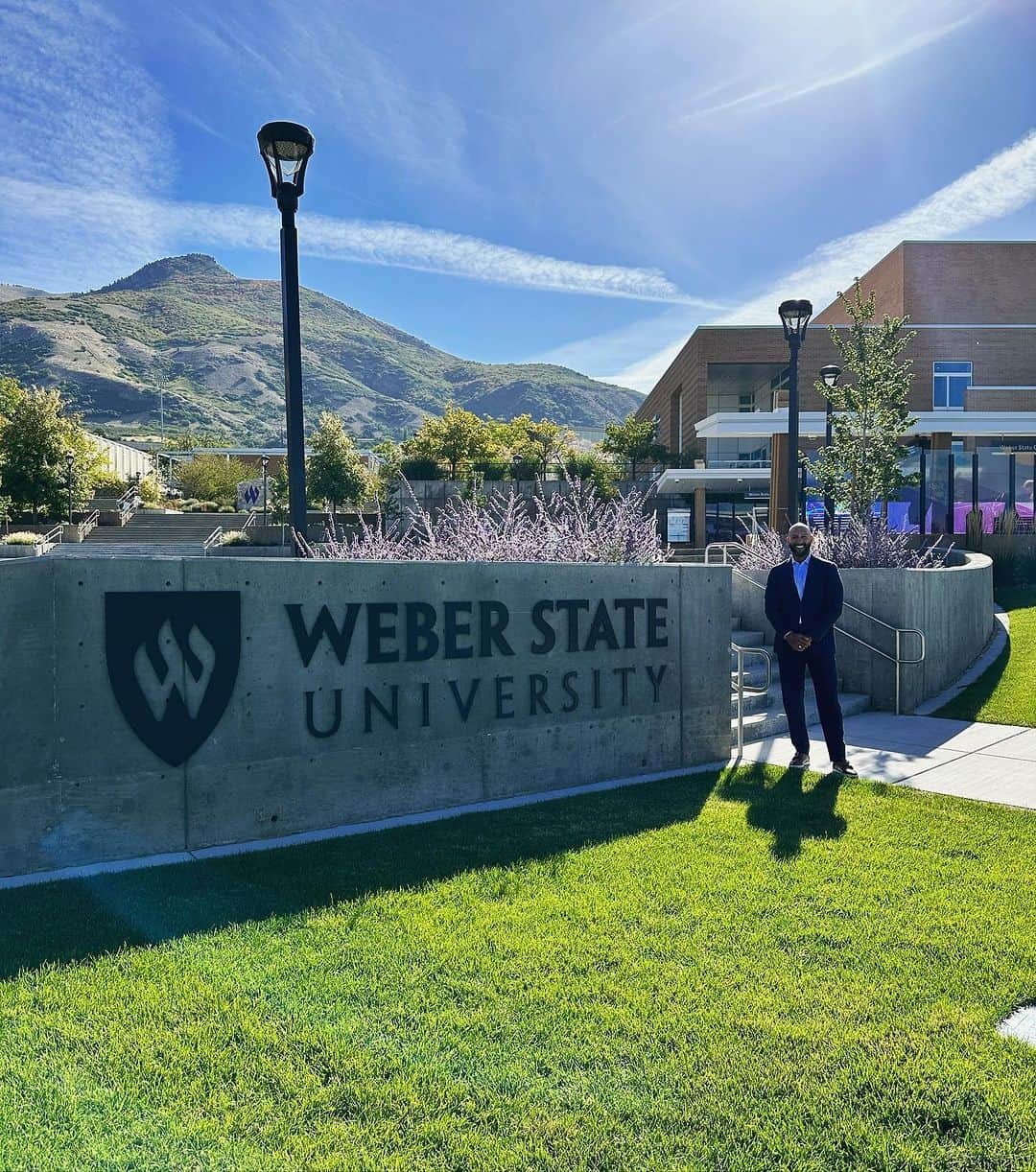 ティム・ハワードのインスタグラム：「It was a real honor and privilege to deliver the keynote address @weberstate 25th Anniversary Neurodiversity Conference. Thank you to @stacy_no_e_bernal and @timcromptonwsu for allowing me to grace the stage with you today 🙏🏽 #knowledgeIsPower」