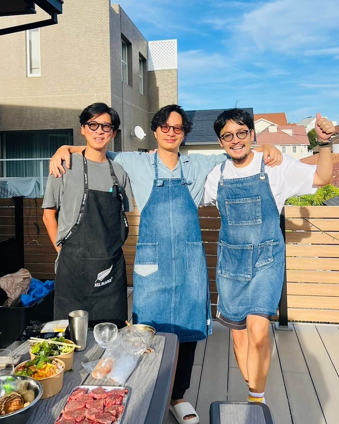 小柳津林太郎のインスタグラム：「With my friends at #ashiya #hyogo ! Great house, greats bbq, great time! Spent a lot of time with the kids👍  先週は東京から博多戻る途中、大阪、そして芦屋で下車して、前職の戦友のお家でFamily BBQにお呼ばれしました🍖   家族って良いな、子供って良いな、仲間って素敵だなとほっこり。 @imagineiji に感謝や。INE社長の大西さんも英二の幼馴染ということで、素敵な出会いもあり！というかみんな同世代で刺激を受けないわけないよね。二人とも上場企業の社長＆役員なので、普段背負ってるものが大きいからこその優しさがあるのよね。楽しみながら頑張ろう人生🤌🔥  芦屋駅にて初めて下車したけど、噂には聞いてましたが、めっちゃ気が良い😆住みたい街リスト入り！福岡は最高やけどねw  #芦屋 #神戸 #兵庫 #関西 #bbq #ホムパ #ine #cyberagent #サイバーエージェント #家族 #仲間 #感謝」