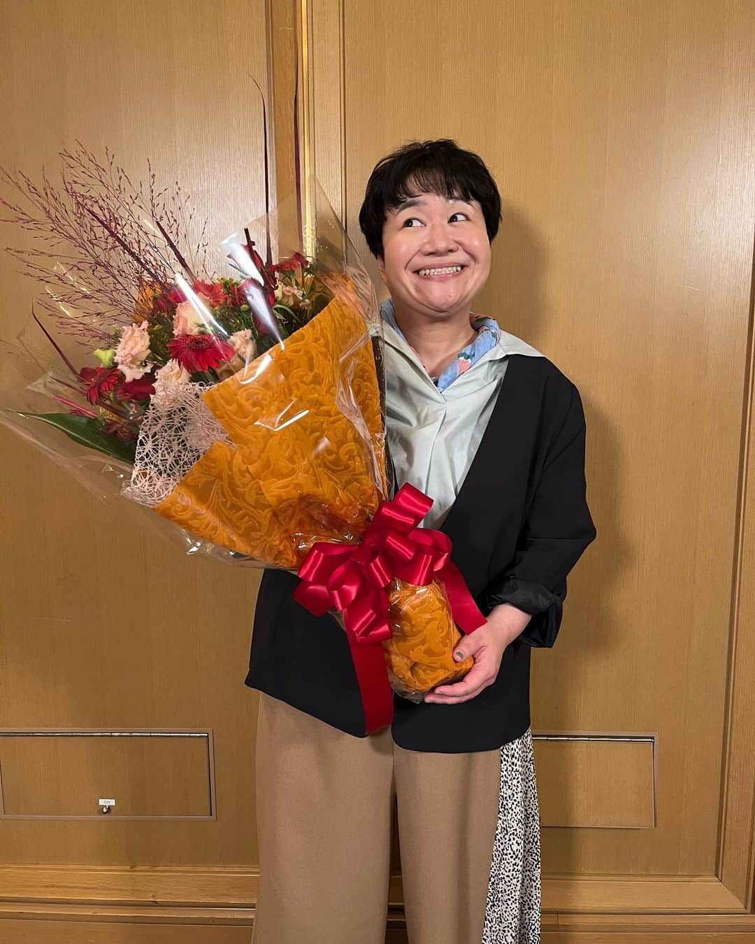ハリセンボンのインスタグラム：「✉️🖤  テレビ東京「 #ブラックポストマン 」  ありがとうございました❕🖤  最終回、まだまだTVerでもご覧いただけます！」