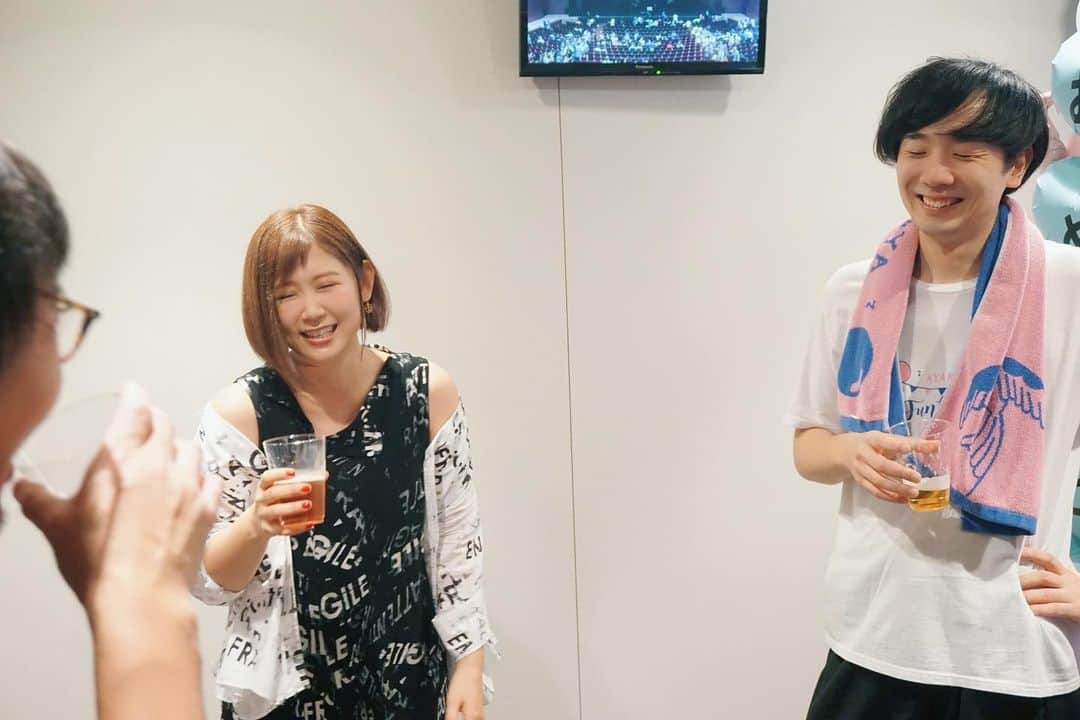 絢香さんのインスタグラム写真 - (絢香Instagram)「ツアーが終わって約１週間😊 全国でみんなに会えた あの景色を思い出しながら「幸せだったなぁ〜」とまだまだ余韻に浸り中🥹  高崎ファイナル終演後の写真が届いたんだけど どの写真もめちゃくちゃ笑ってる😆笑  #Funtale #tour」9月30日 12時00分 - ayaka_official_jp