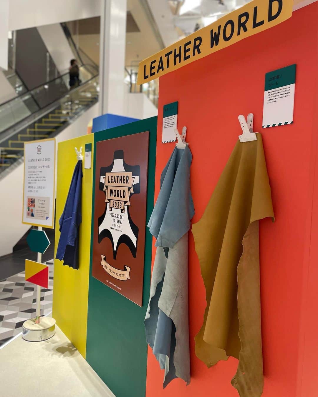 梅野舞さんのインスタグラム写真 - (梅野舞Instagram)「LEATHER WORLD 2023に 遊びに行ってきました♬  こちらのイベントは2016年から 始まったレザーの祭典✨  皮が持つ色合い・種類・大きさ・質感 レザーの魅力に多面的に触れることができる 体験型イベント💕  Leather careでは レザーケアのプロと一緒にケア体験ができたり  Work Shopでは クリエイターと作るレザーアイテムのワークショップ  Quiz 観て触れて香って 牛革？鹿？羊？質感や大きさもヒント 正解すると先着で残革で制作されたペンケースプレゼント🎁  2階では、レザー専門サイトteemaの初ポップアップも開催中です！  イベント、POP UP明日10月1日(日)まで開催★ ぜひ遊びに行ってみてね♬   【LEATHER WORLD 2023】 渋谷スクランブルスクエア  2023年9月30日(土) 10月1日(日) 10:00〜21:00  #pr#leatherworld2023#japanleather#teema#テーーマ#レザー#レザーイベント#革＃体験型イベント#popup#instagood#instagram」9月30日 12時17分 - mai.umeno