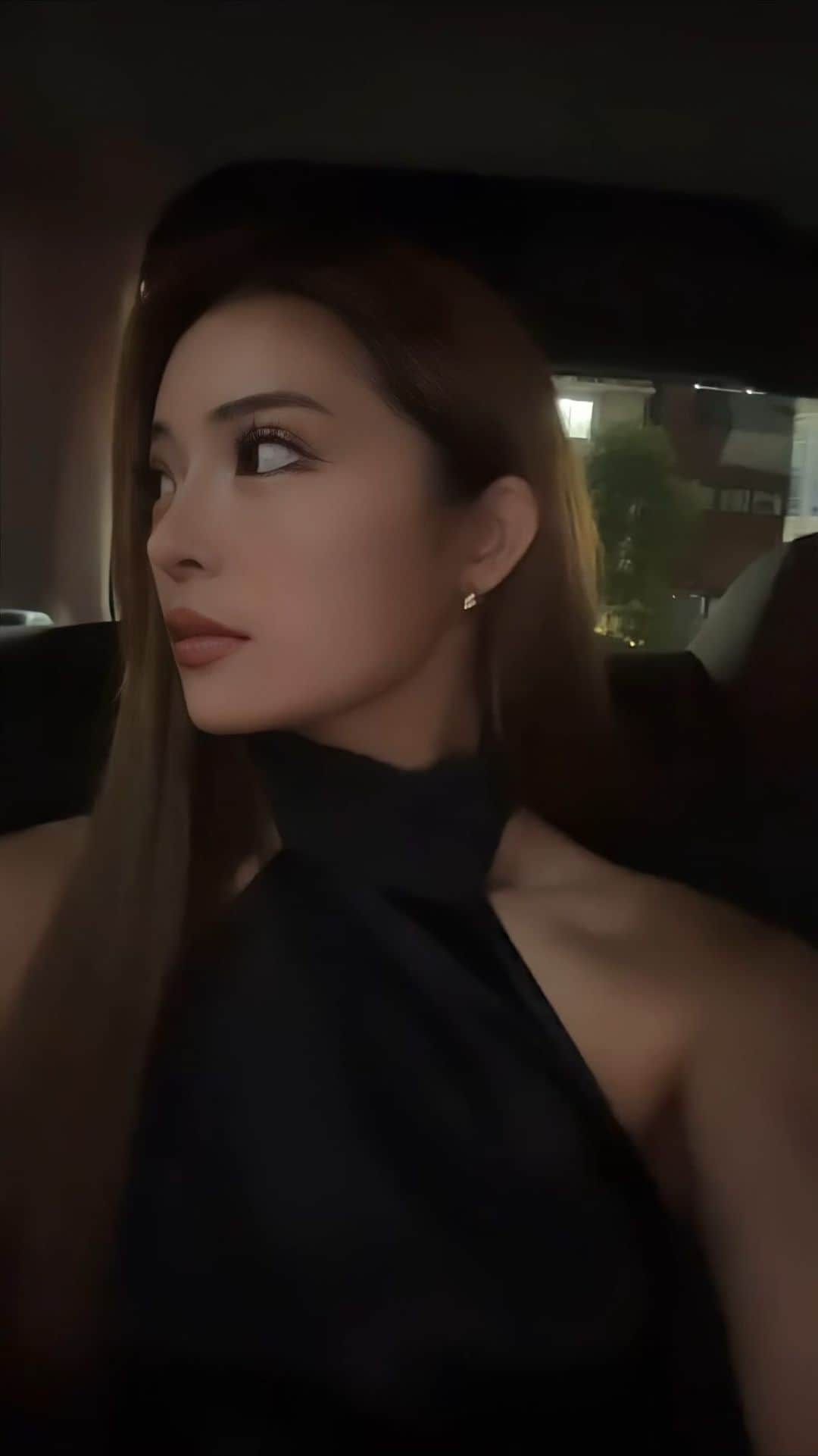 のインスタグラム：「🚕🫨」