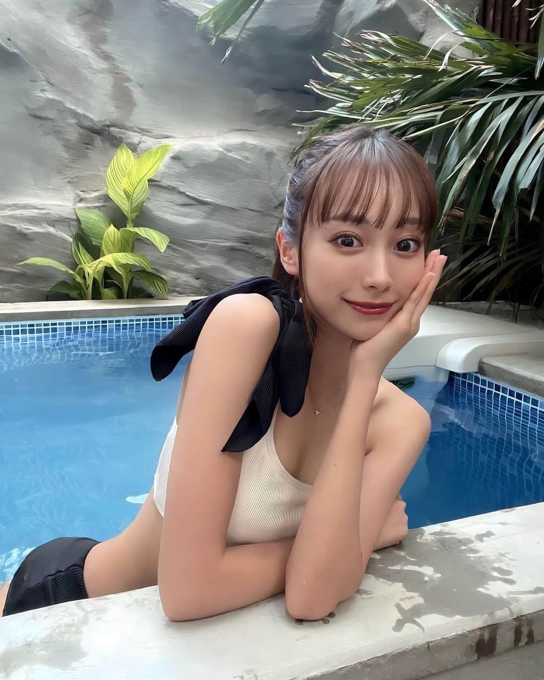 のインスタグラム：「気が付けば１０万人☺️🙌  フォローして下さった方 本当にありがとうございます🩷  こんな早く目標にしてた10万人いけると 思わなかったので嬉しいです😊！  これからも投稿頑張るので 飽きずにお付き合いください🫣」