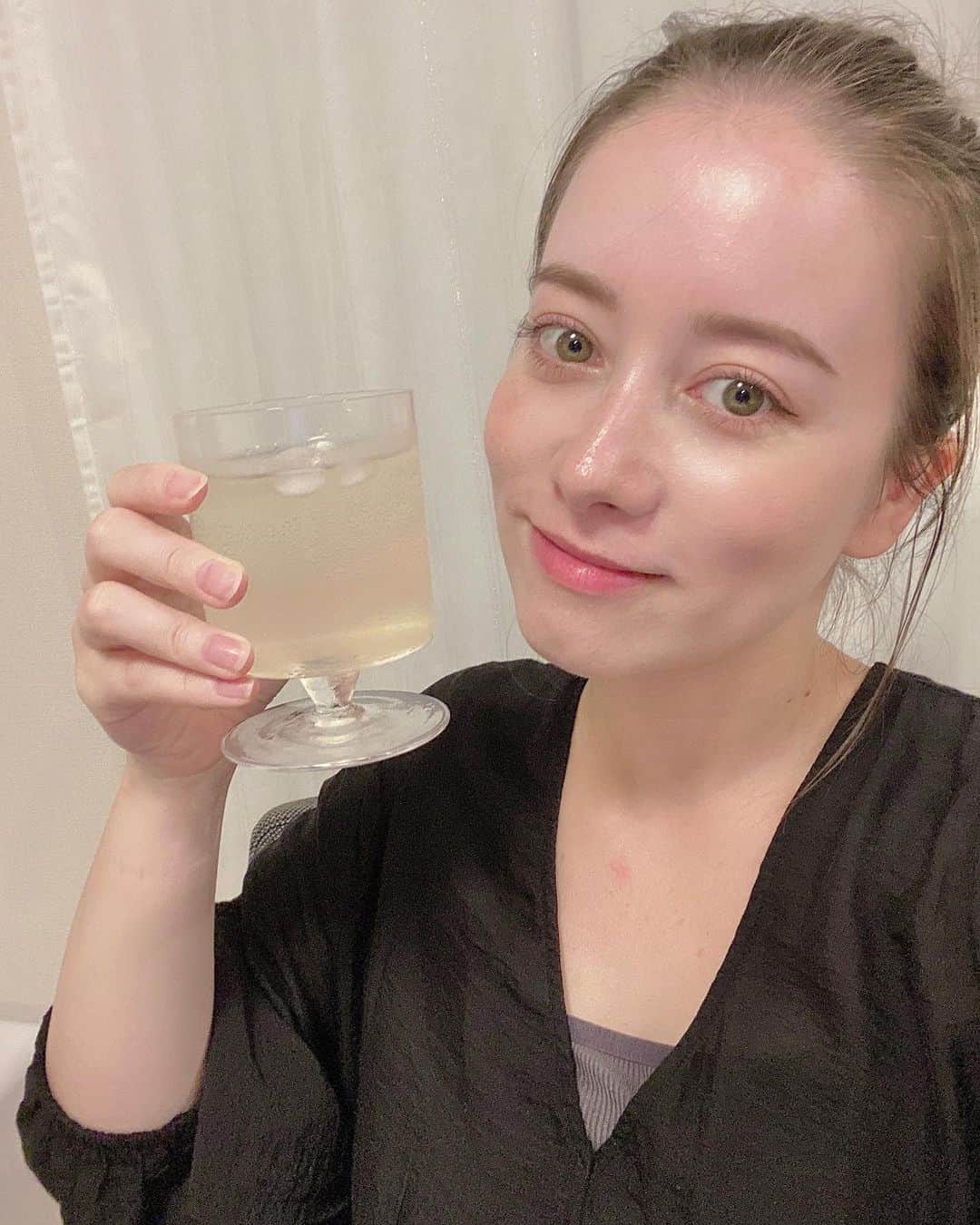 ドーキンズ英里奈のインスタグラム：「みなさん 昨夜は久しぶりにインスタライブ お付き合いありがとうございました🥰  また近いうちにやろうと思うので よかったらお付き合いください🤲  ちなみに何曜日が1番良いですか？？ コメントくださーい！  #Thankyou #birthdayparty」